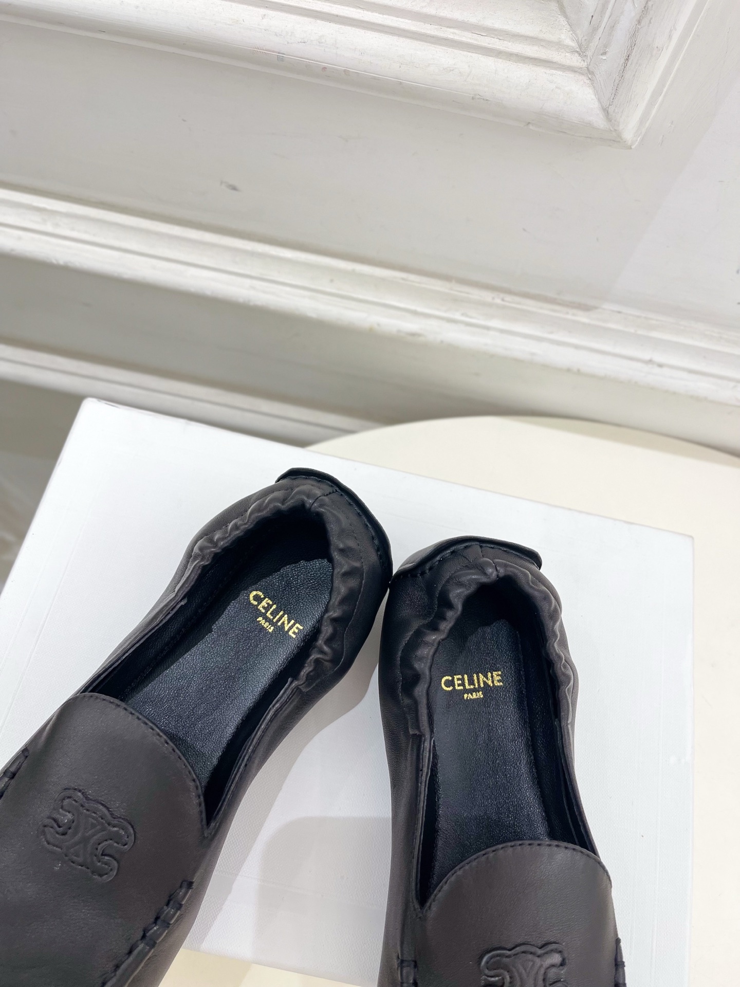 CELINE | 赛琳 25𝐬𝐬
💛2025秋冬新品 凯旋门ADAM麂皮乐福鞋 上新!
🔜BS