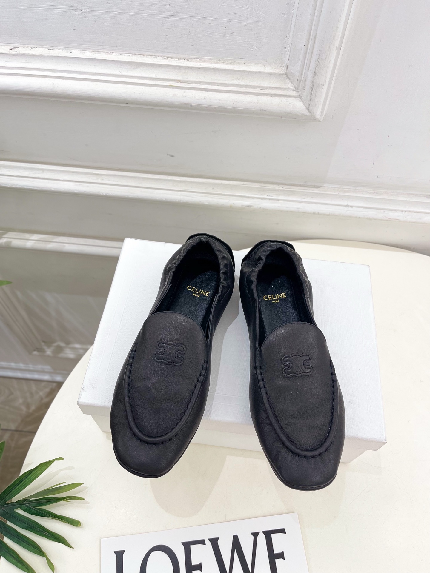 CELINE | 赛琳 25𝐬𝐬
💛2025秋冬新品 凯旋门ADAM麂皮乐福鞋 上新!
🔜BS