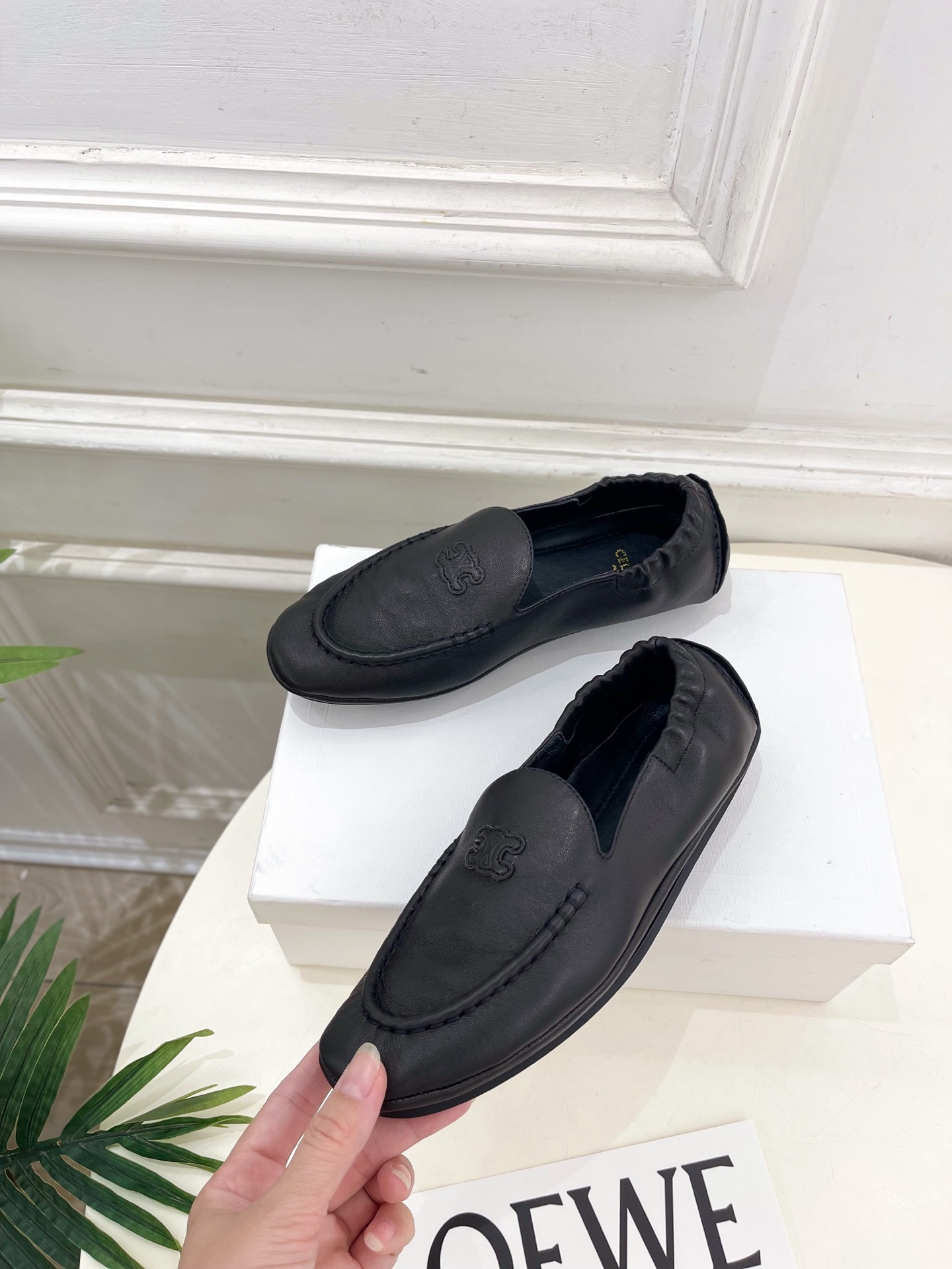 CELINE | 赛琳 25𝐬𝐬
💛2025秋冬新品 凯旋门ADAM麂皮乐福鞋 上新!
🔜BS