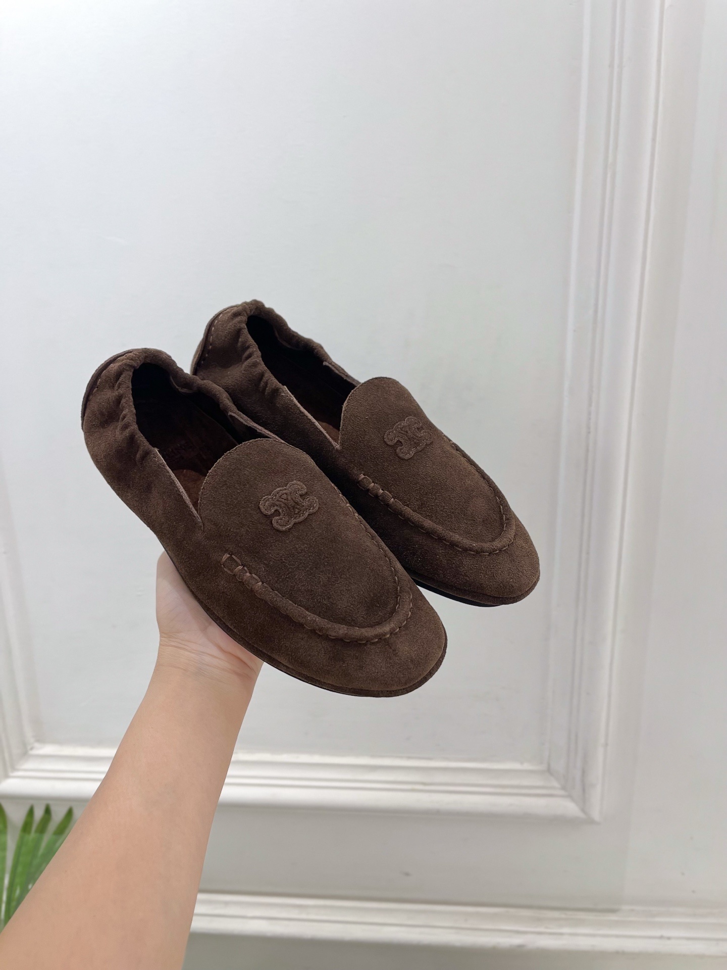 CELINE | 赛琳 25𝐬𝐬
💛2025秋冬新品 凯旋门ADAM麂皮乐福鞋 上新!
🔜BS