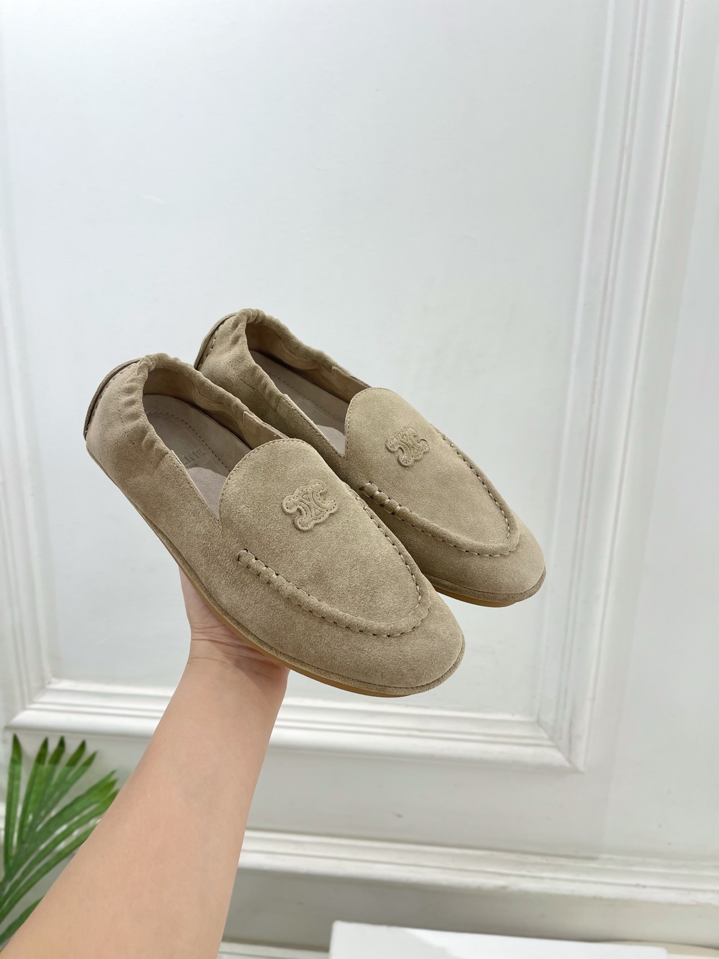 CELINE | 赛琳 25𝐬𝐬
💛2025秋冬新品 凯旋门ADAM麂皮乐福鞋 上新!
🔜BS