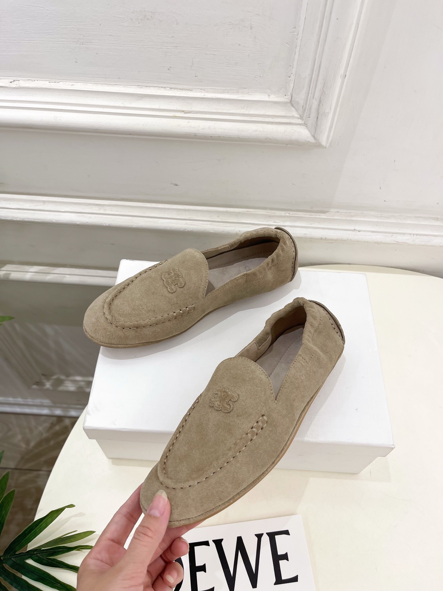 CELINE | 赛琳 25𝐬𝐬
💛2025秋冬新品 凯旋门ADAM麂皮乐福鞋 上新!
🔜BS