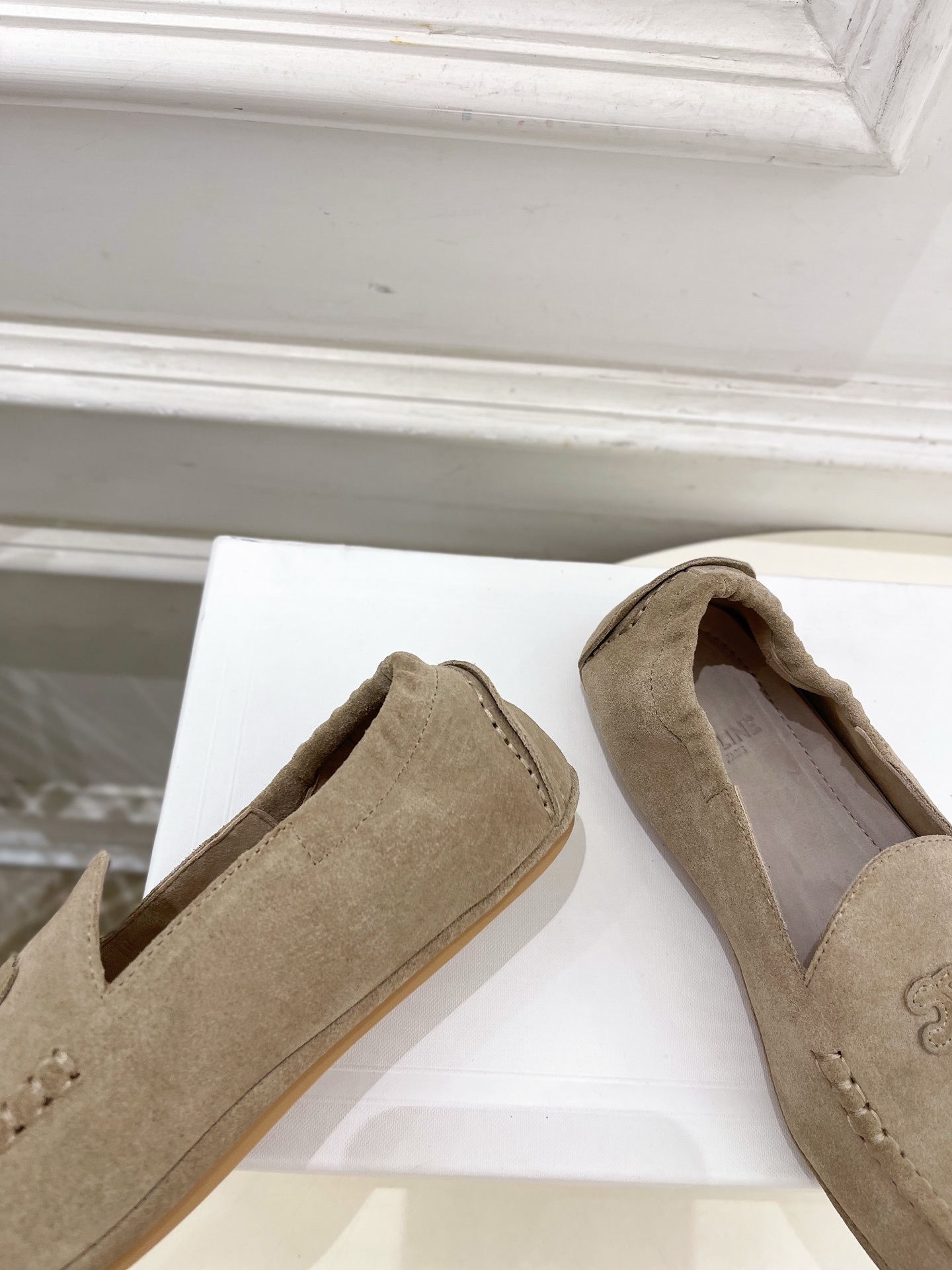 CELINE | 赛琳 25𝐬𝐬
💛2025秋冬新品 凯旋门ADAM麂皮乐福鞋 上新!
🔜BS