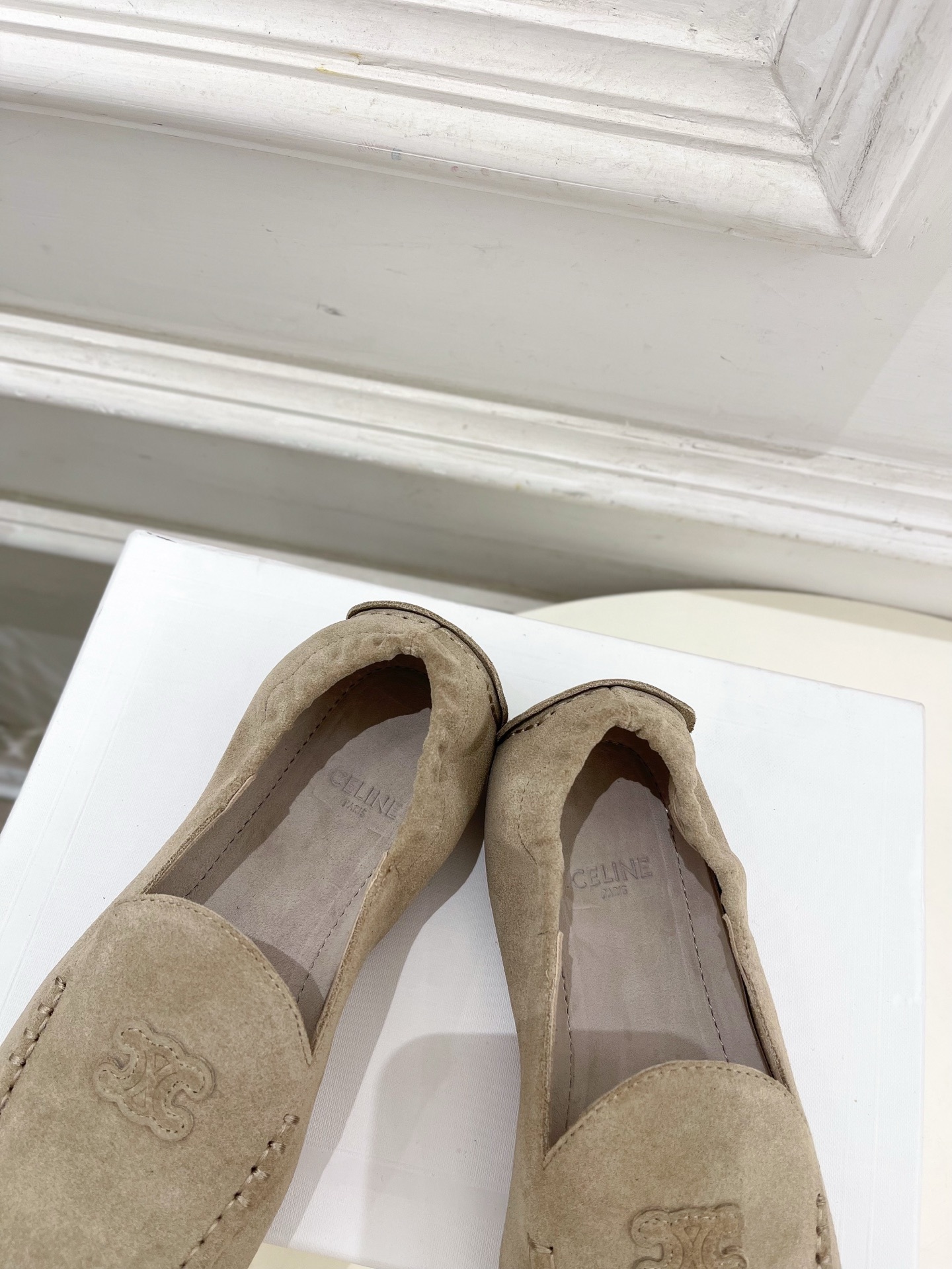 CELINE | 赛琳 25𝐬𝐬
💛2025秋冬新品 凯旋门ADAM麂皮乐福鞋 上新!
🔜BS