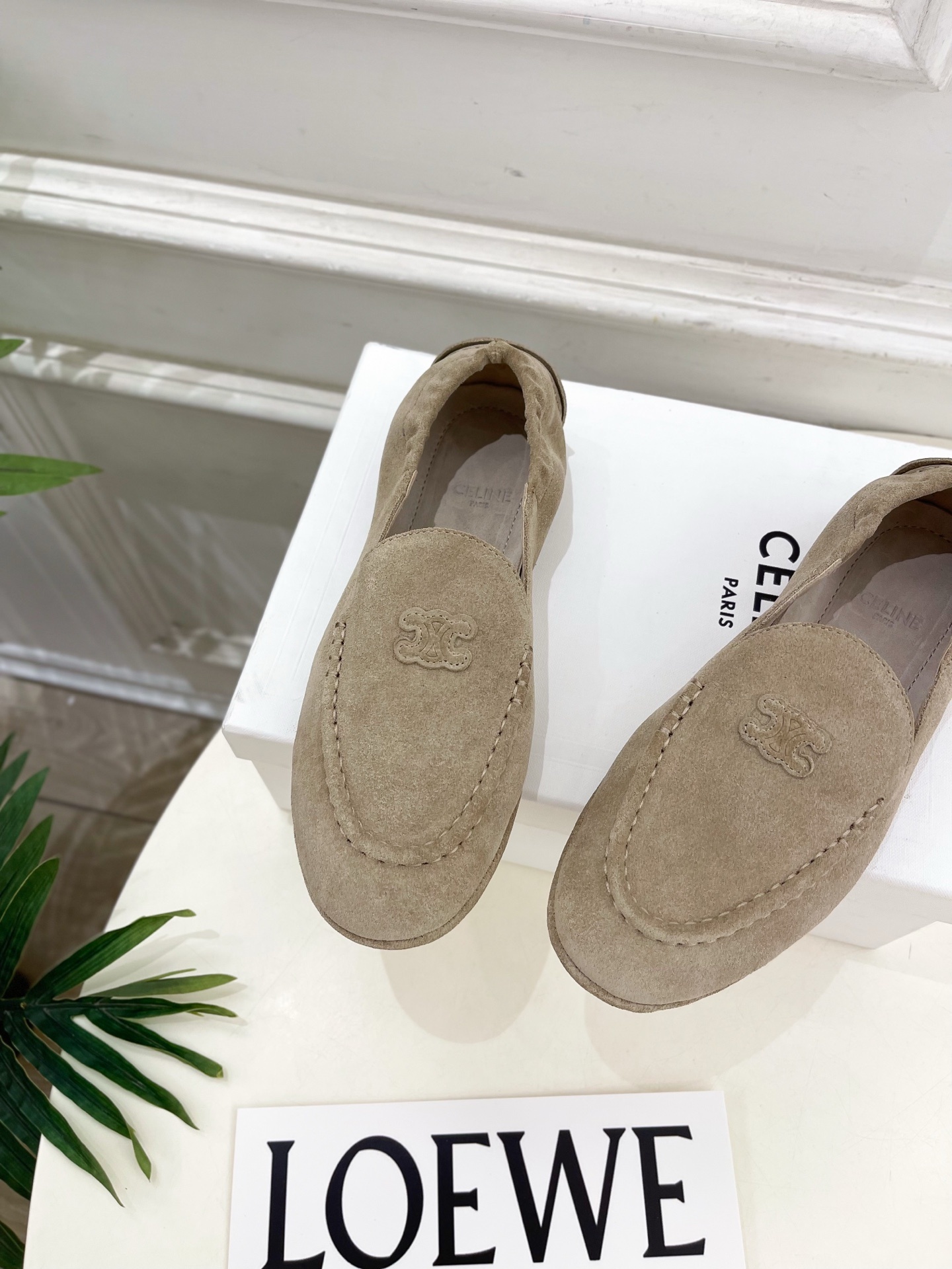 CELINE | 赛琳 25𝐬𝐬
💛2025秋冬新品 凯旋门ADAM麂皮乐福鞋 上新!
🔜BS