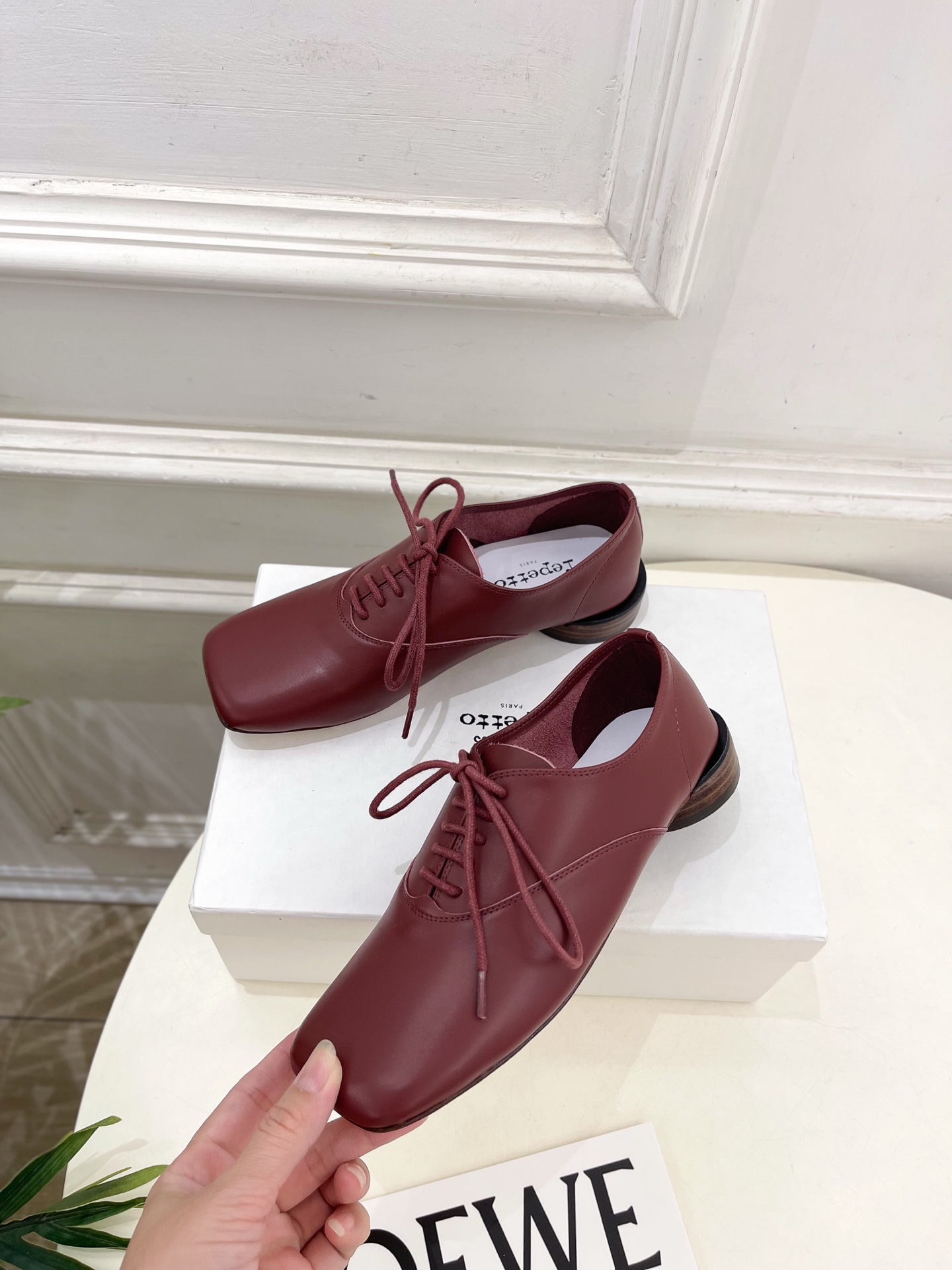 JACQUEMUS 2025春夏新品 大方头英伦休闲小皮鞋
—————————
作为这两年最受欢迎的设计