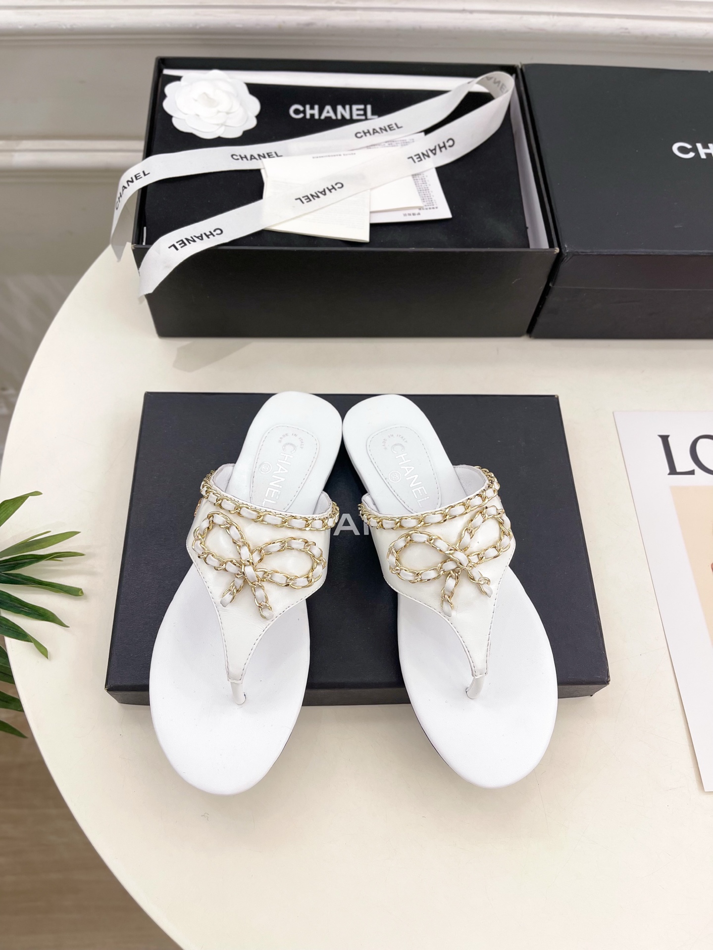 𝐂𝐇𝐀𝐍𝐄𝐋  | 小香  25𝐬𝐬 

🦋2025 春夏新品  专柜经典款 小香双C蝴蝶结链条夹脚拖鞋