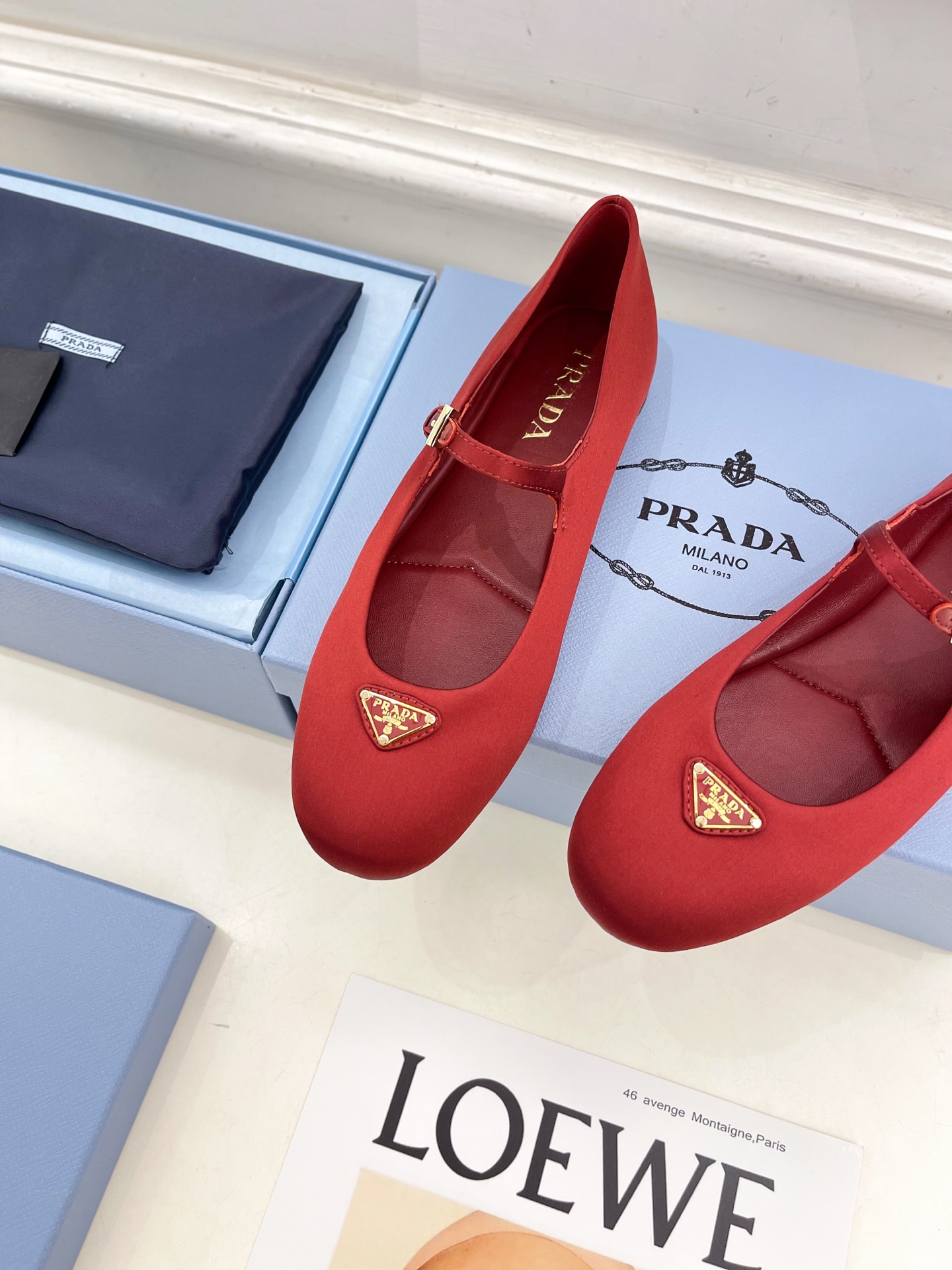 PRADA 普拉达  25𝐬𝐬 

🌈专柜走秀款早春新款 三角标玛丽珍芭蕾舞鞋系列〰

◽鞋面：高定制真