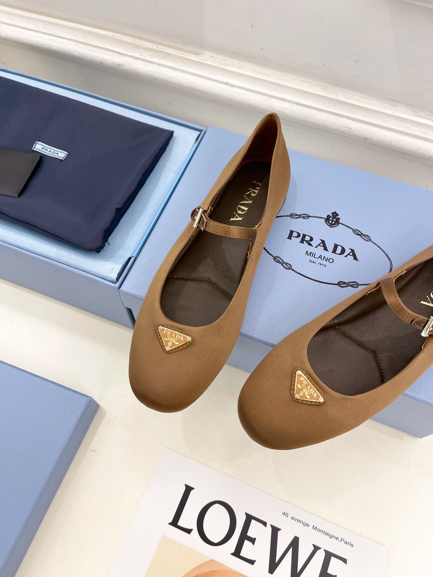 PRADA 普拉达  25𝐬𝐬 

🌈专柜走秀款早春新款 三角标玛丽珍芭蕾舞鞋系列〰

◽鞋面：高定制真