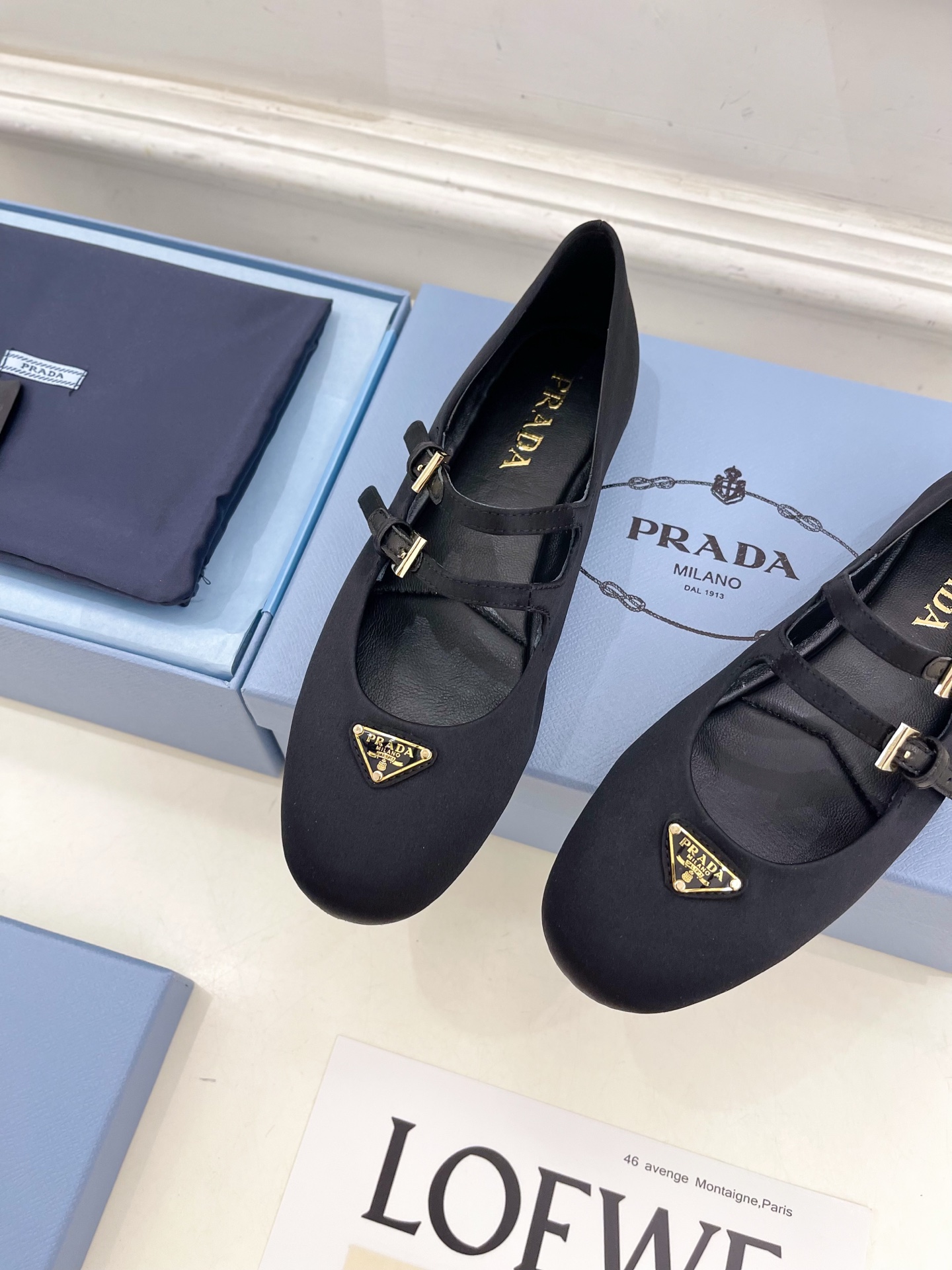 PRADA 普拉达  25𝐬𝐬 

🌈专柜走秀款早春新款 三角标玛丽珍芭蕾舞鞋系列〰

◽鞋面：高定制真