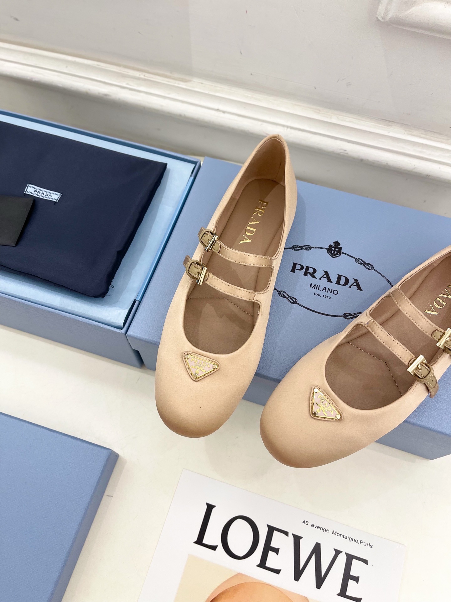 PRADA 普拉达  25𝐬𝐬 

🌈专柜走秀款早春新款 三角标玛丽珍芭蕾舞鞋系列〰

◽鞋面：高定制真