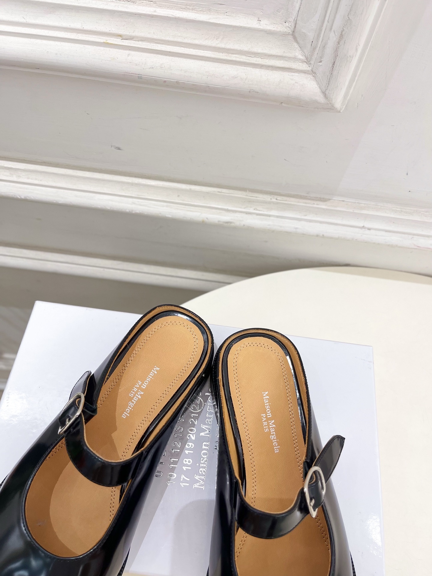 Maison Margiela· MM6马吉拉 2025 春夏新款 复古玛丽珍分趾半拖————————