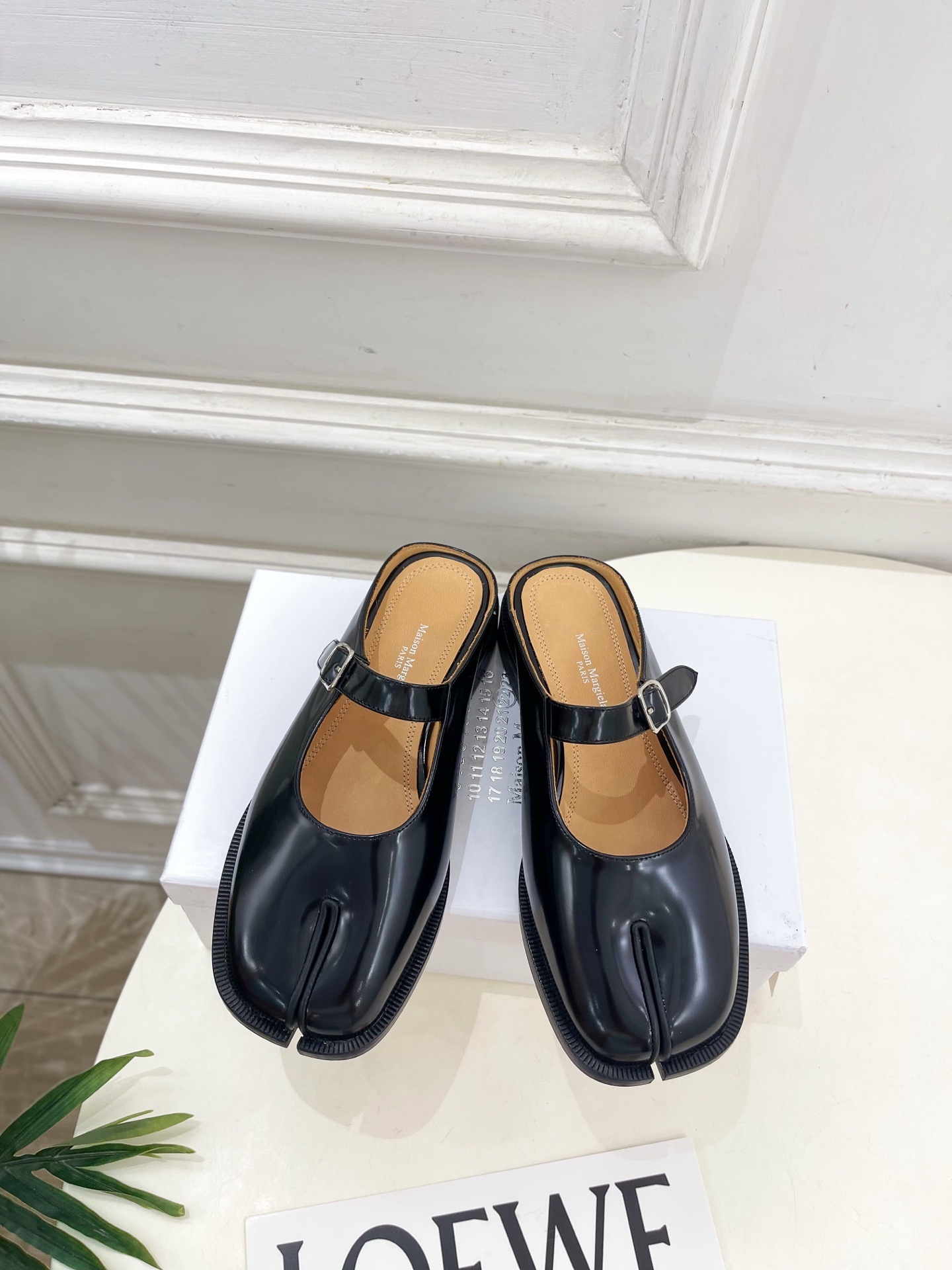 Maison Margiela· MM6马吉拉 2025 春夏新款 复古玛丽珍分趾半拖————————