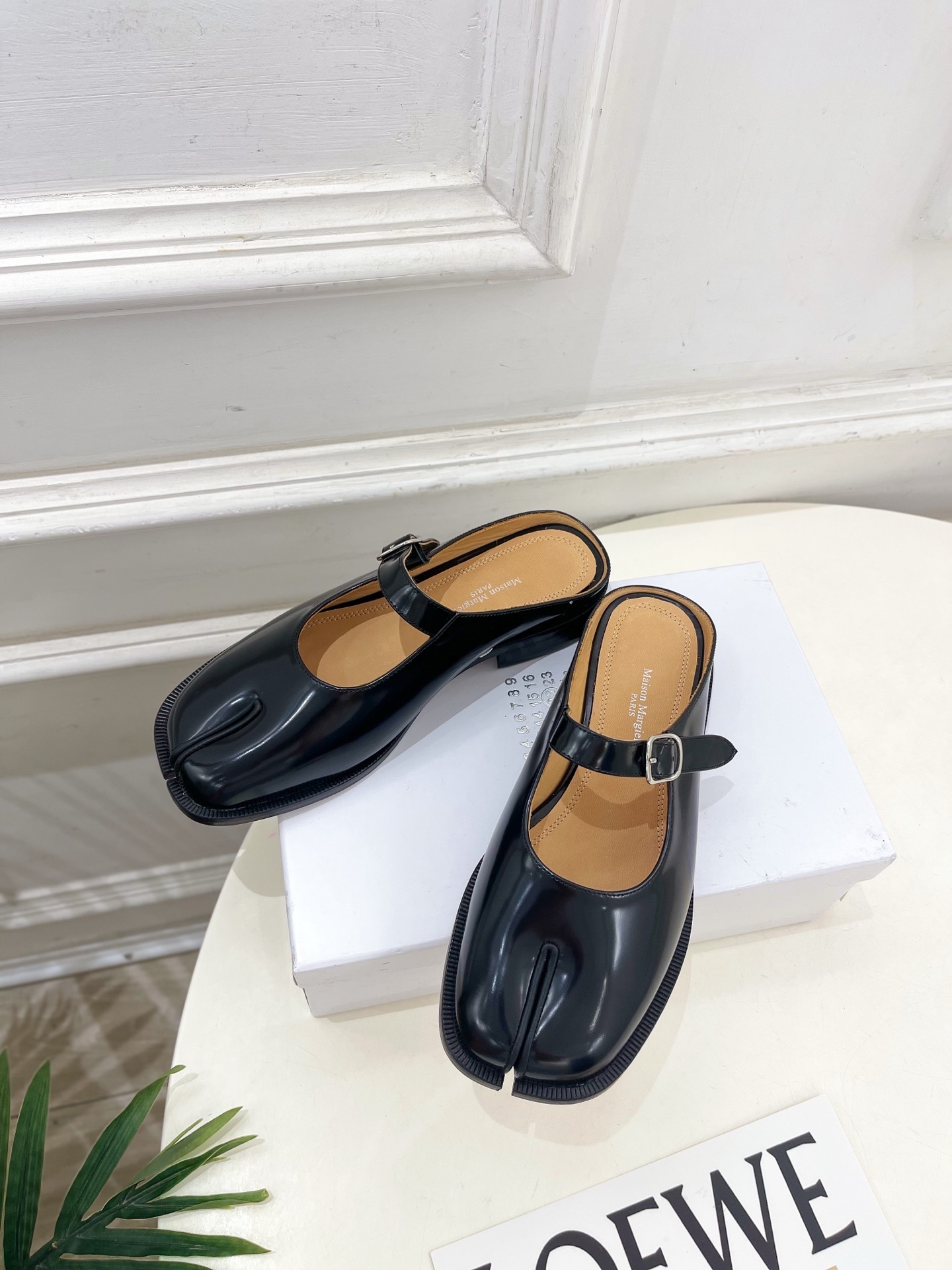 Maison Margiela· MM6马吉拉 2025 春夏新款 复古玛丽珍分趾半拖————————