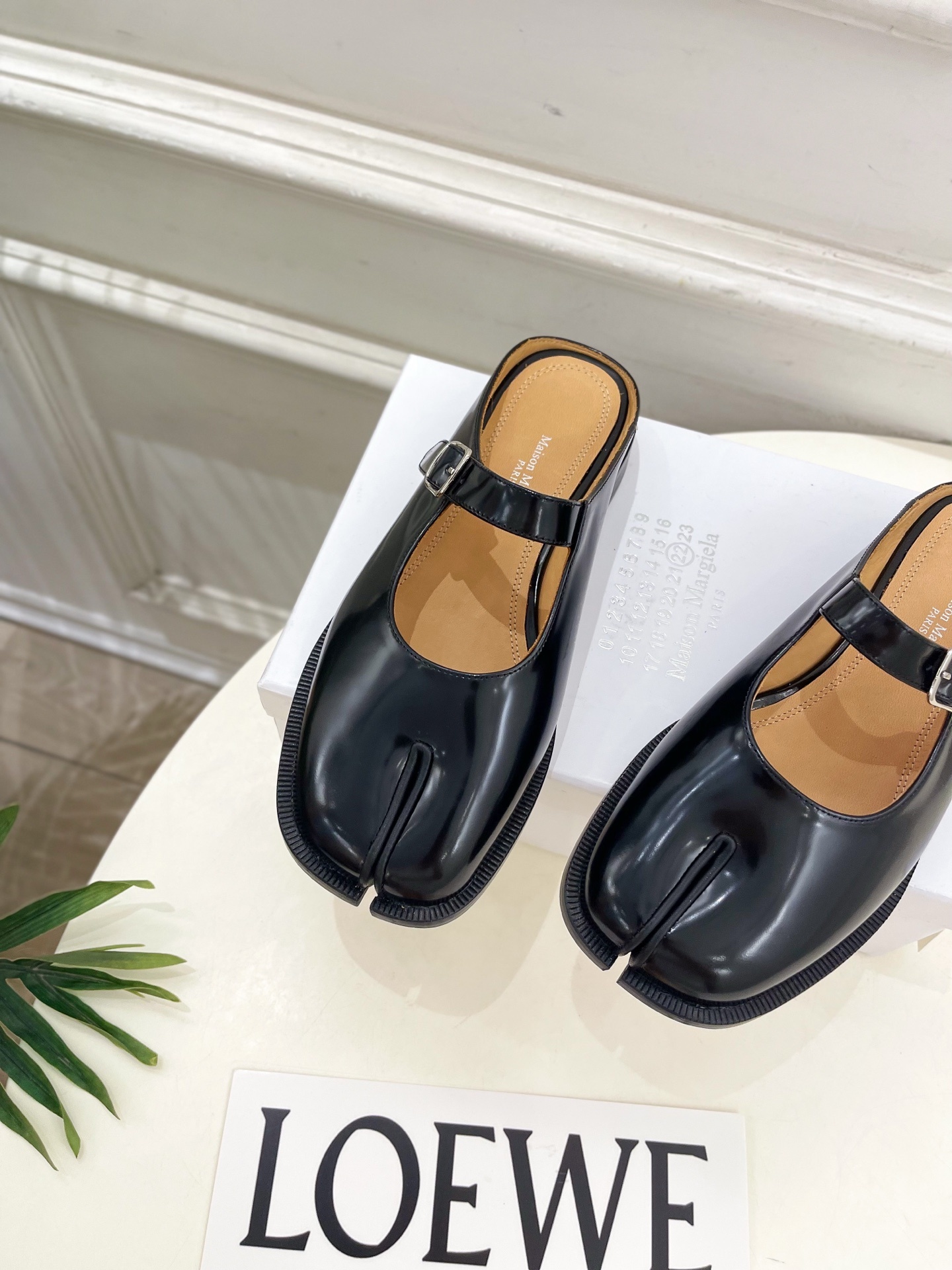 Maison Margiela· MM6马吉拉 2025 春夏新款 复古玛丽珍分趾半拖————————