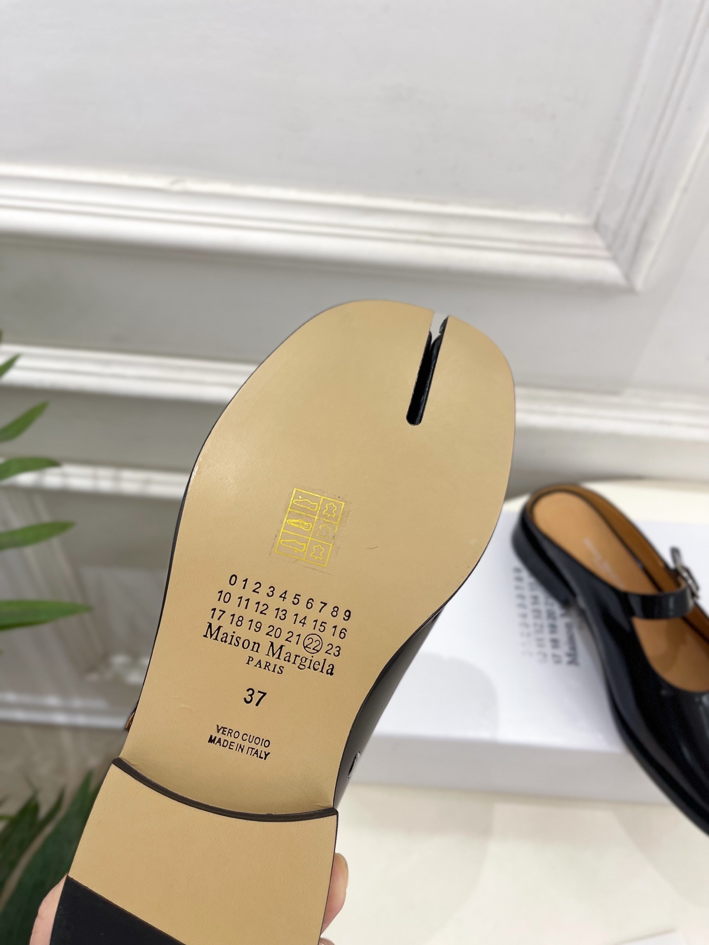 Maison Margiela· MM6马吉拉 2025 春夏新款 复古玛丽珍分趾半拖————————