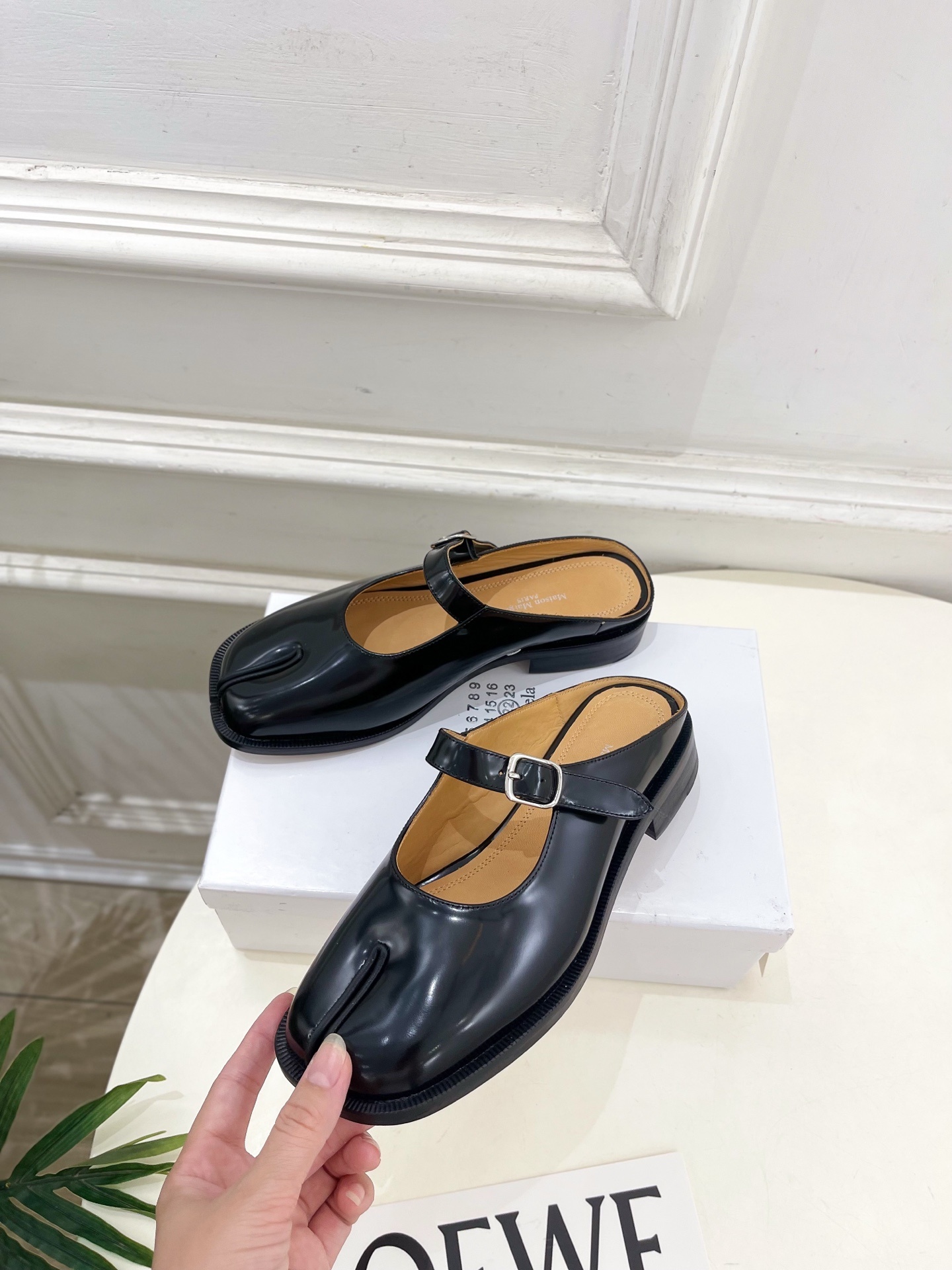 Maison Margiela· MM6马吉拉 2025 春夏新款 复古玛丽珍分趾半拖————————