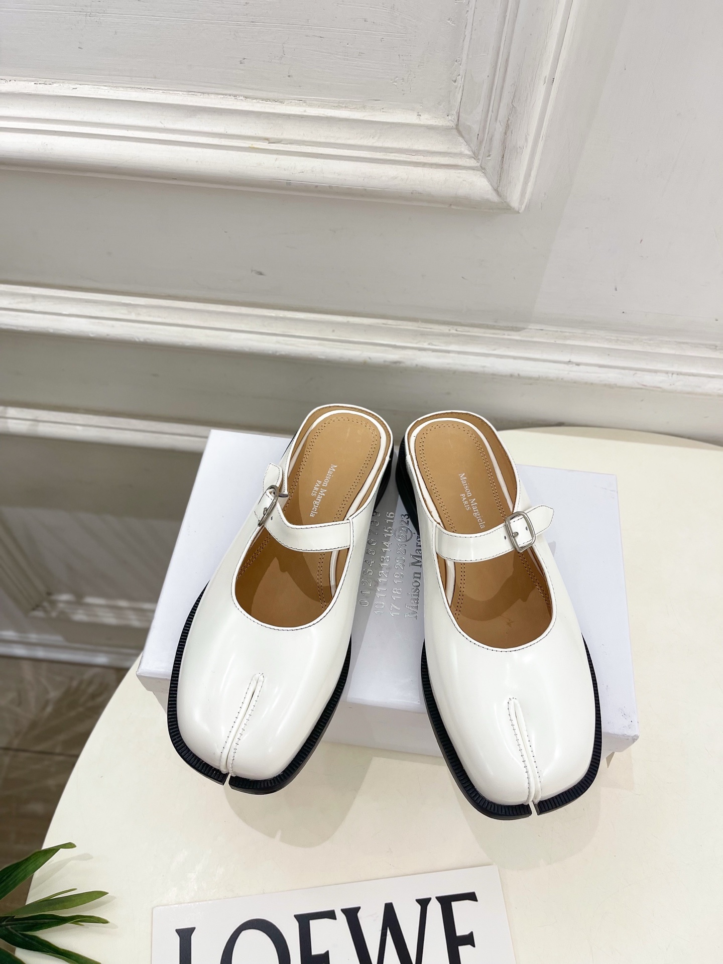 Maison Margiela· MM6马吉拉 2025 春夏新款 复古玛丽珍分趾半拖————————