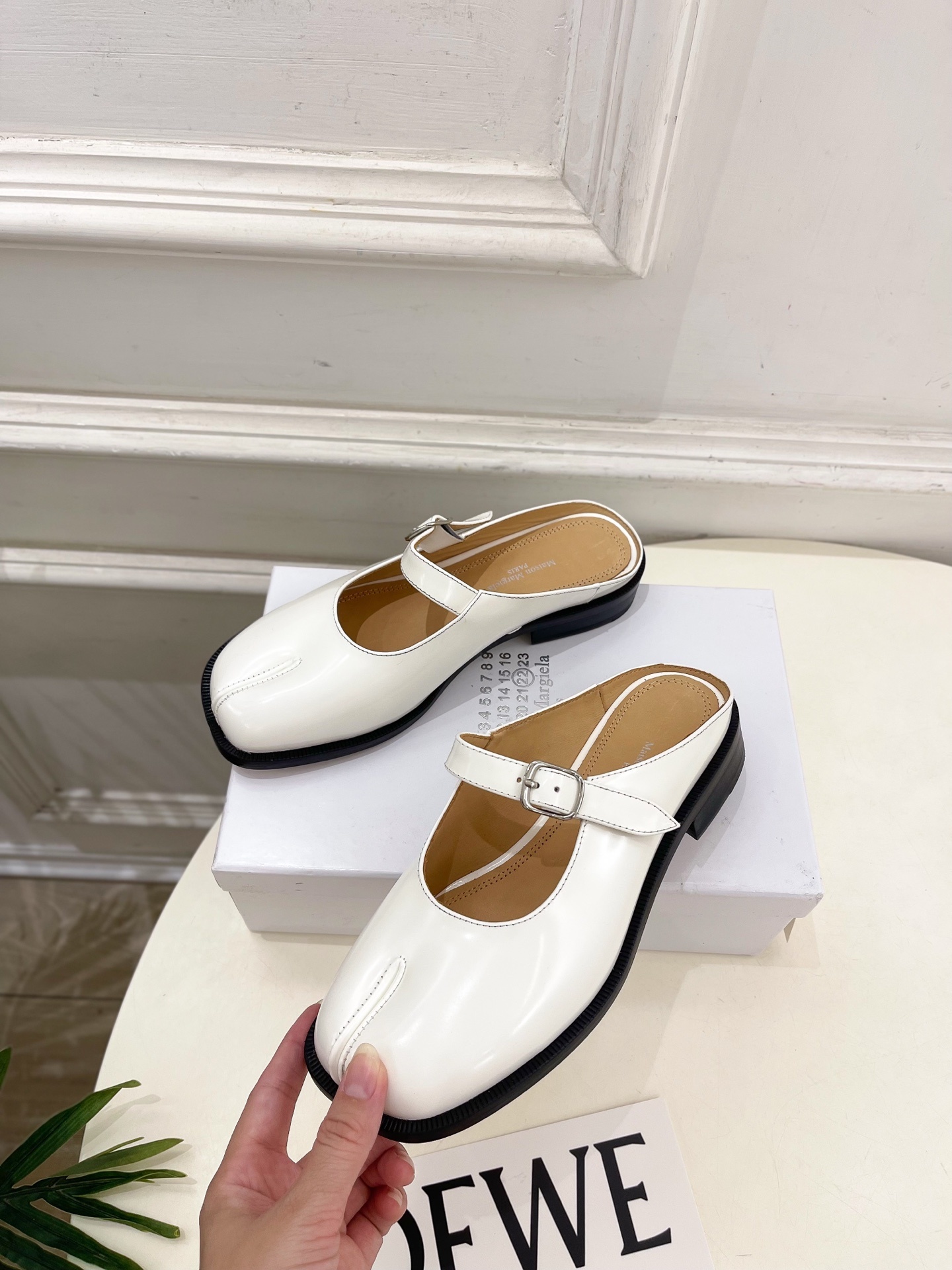 Maison Margiela· MM6马吉拉 2025 春夏新款 复古玛丽珍分趾半拖————————