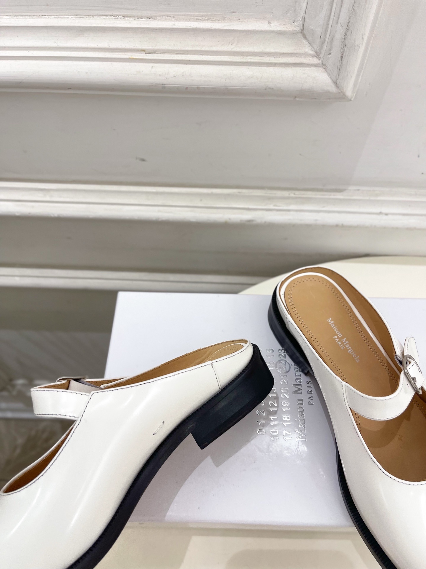 Maison Margiela· MM6马吉拉 2025 春夏新款 复古玛丽珍分趾半拖————————