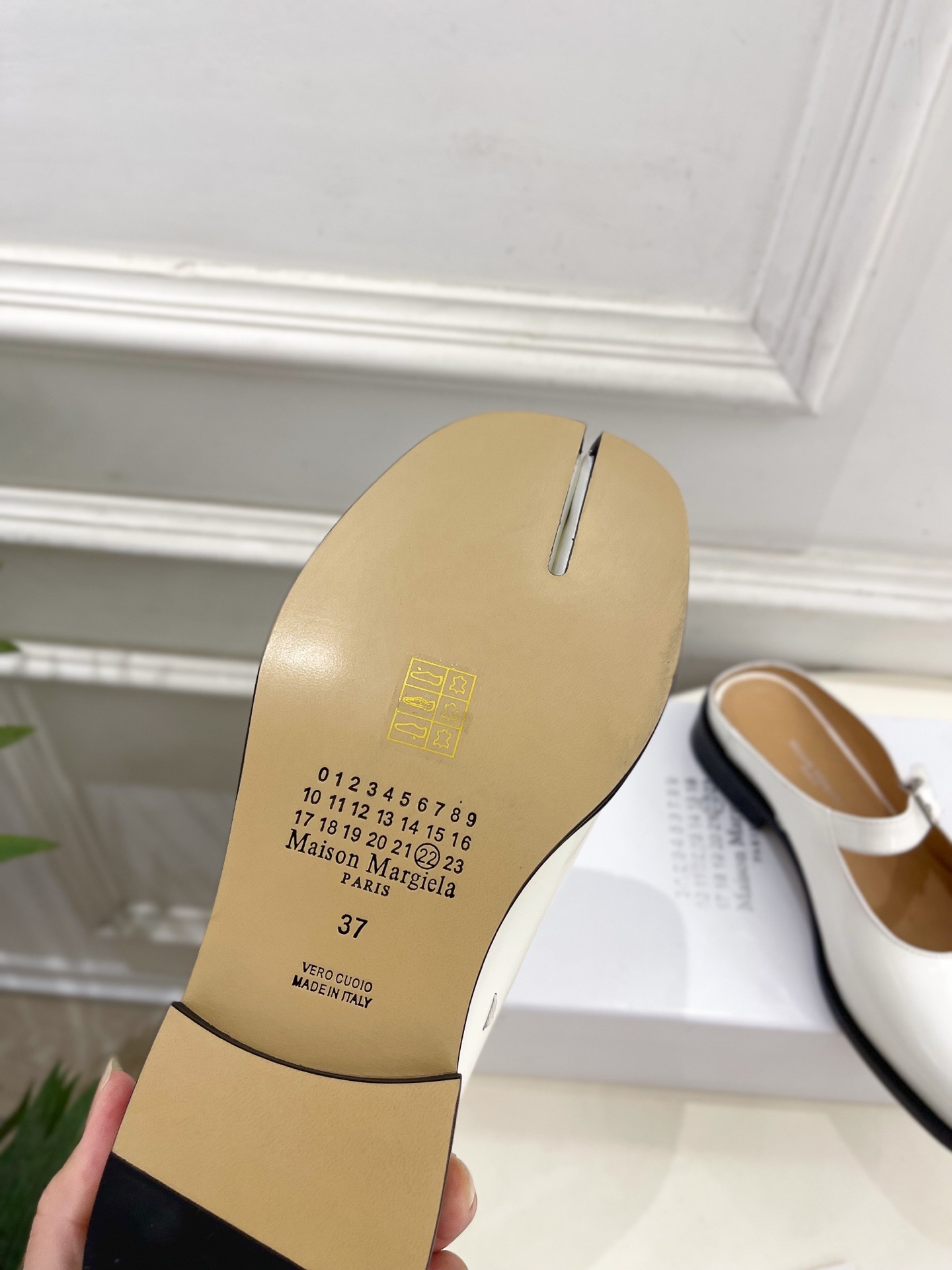 Maison Margiela· MM6马吉拉 2025 春夏新款 复古玛丽珍分趾半拖————————