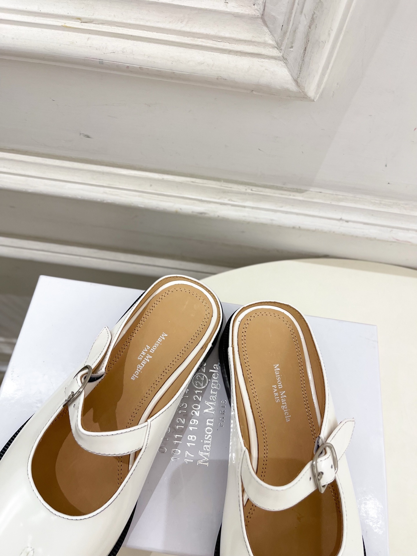 Maison Margiela· MM6马吉拉 2025 春夏新款 复古玛丽珍分趾半拖————————