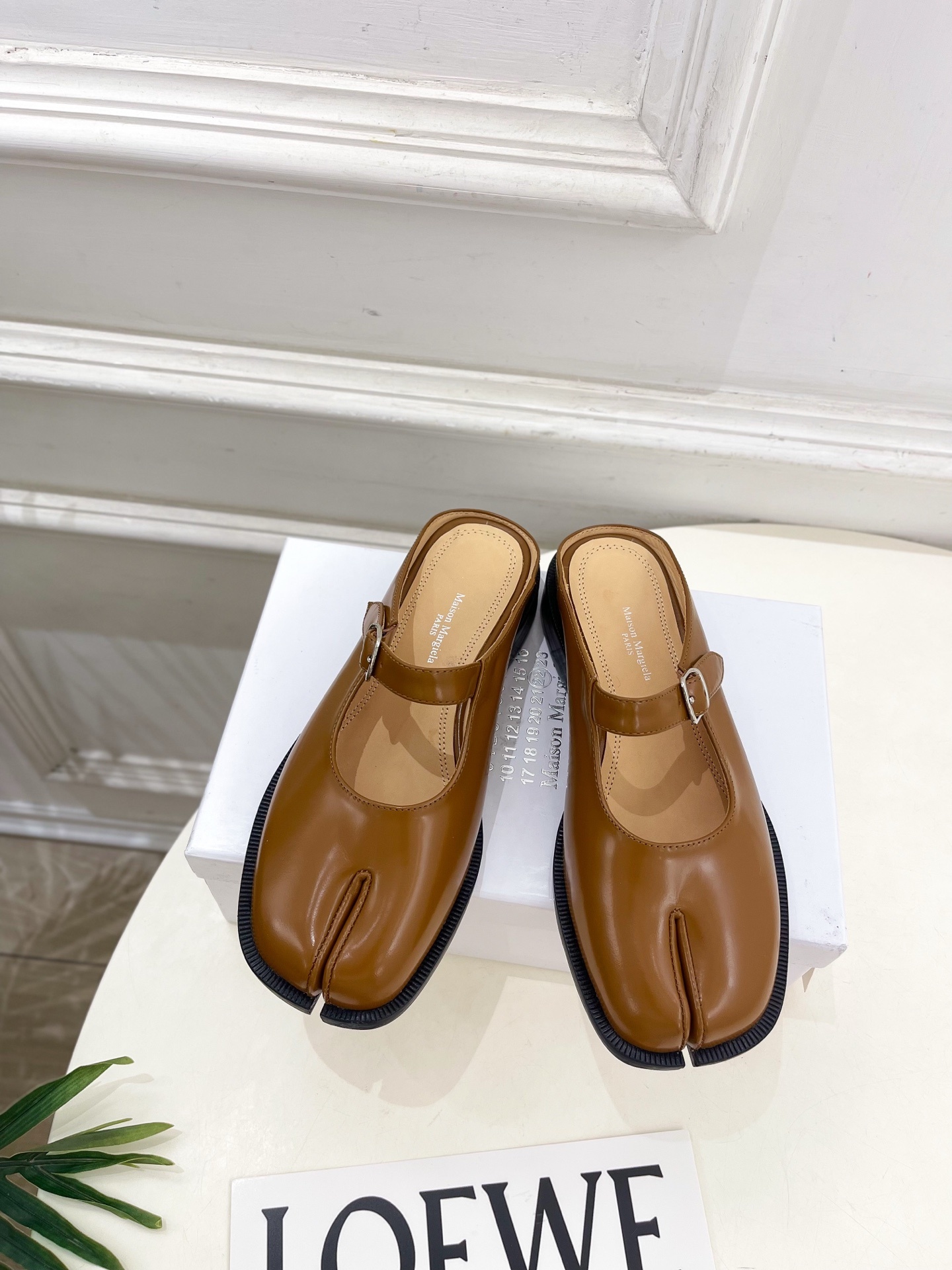 Maison Margiela· MM6马吉拉 2025 春夏新款 复古玛丽珍分趾半拖————————