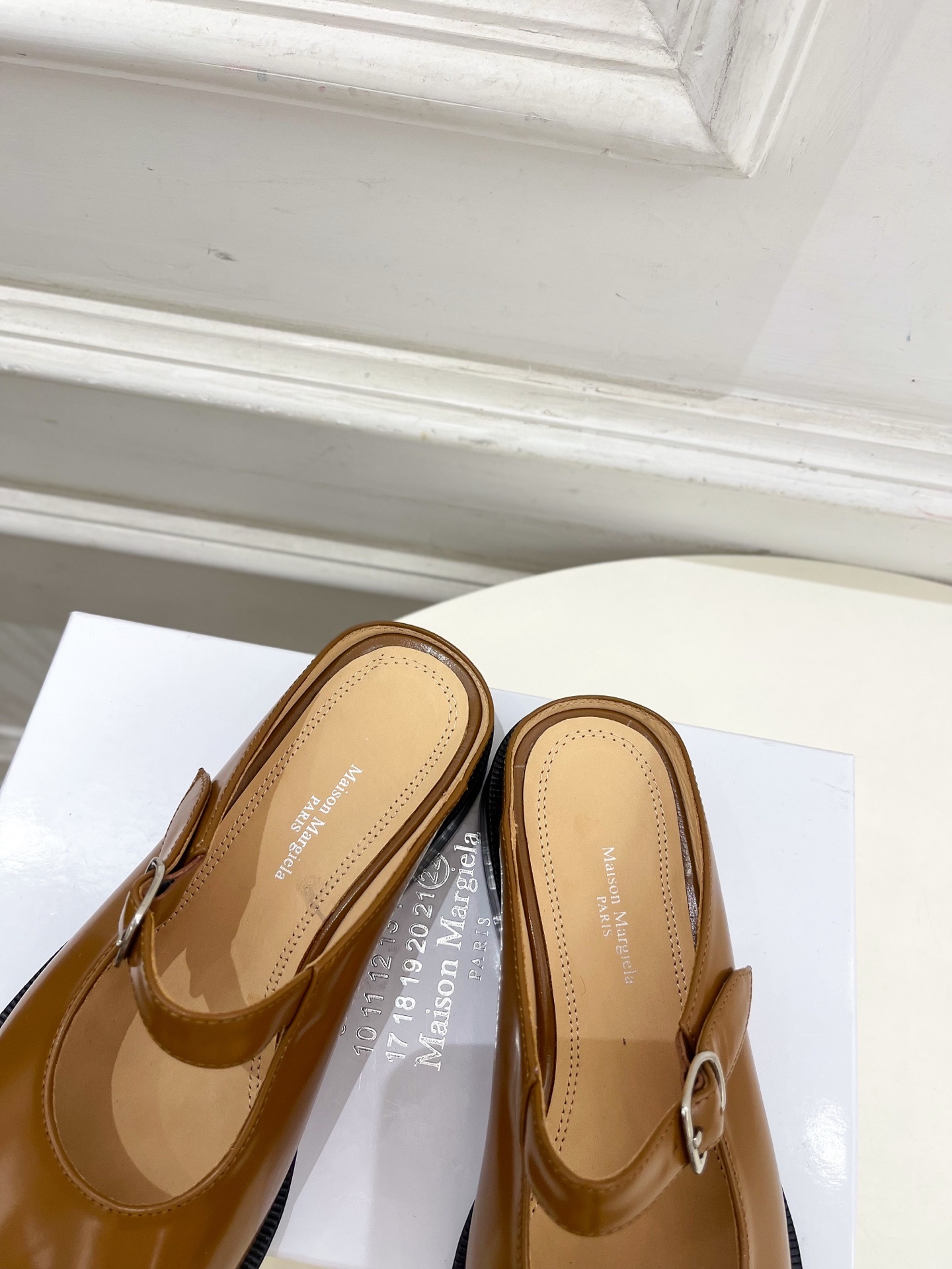 Maison Margiela· MM6马吉拉 2025 春夏新款 复古玛丽珍分趾半拖————————