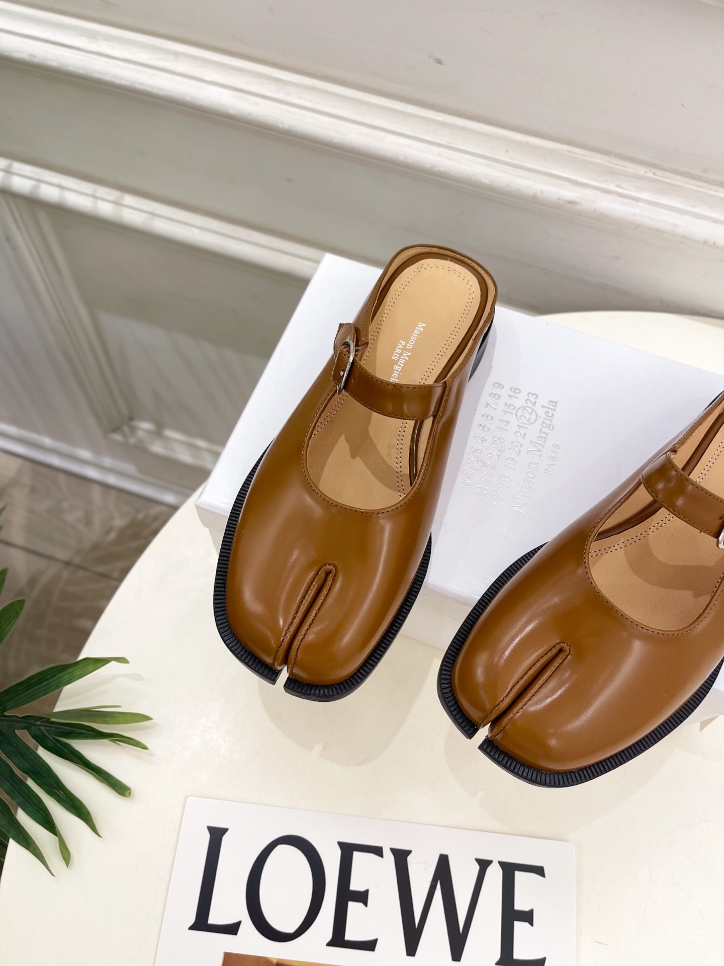 Maison Margiela· MM6马吉拉 2025 春夏新款 复古玛丽珍分趾半拖————————