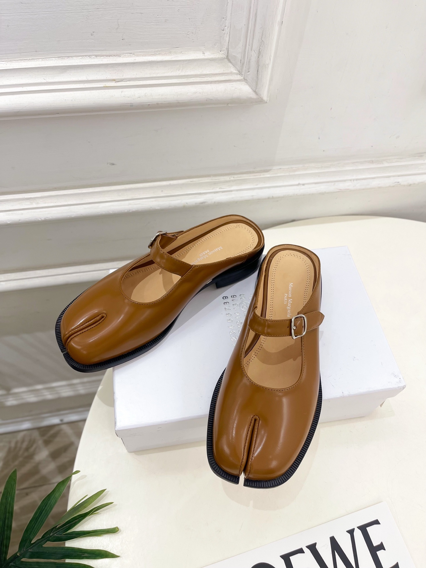 Maison Margiela· MM6马吉拉 2025 春夏新款 复古玛丽珍分趾半拖————————