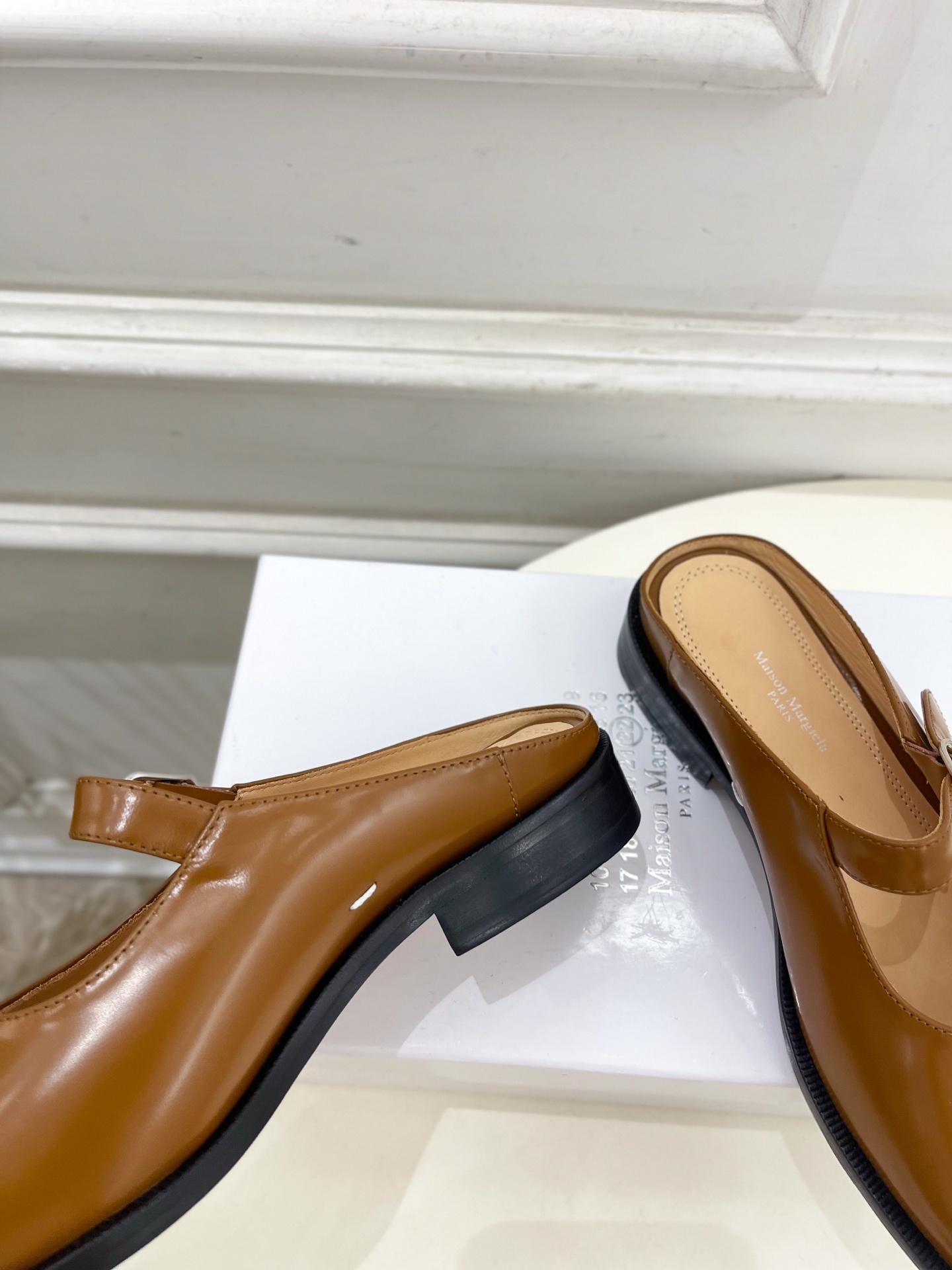 Maison Margiela· MM6马吉拉 2025 春夏新款 复古玛丽珍分趾半拖————————