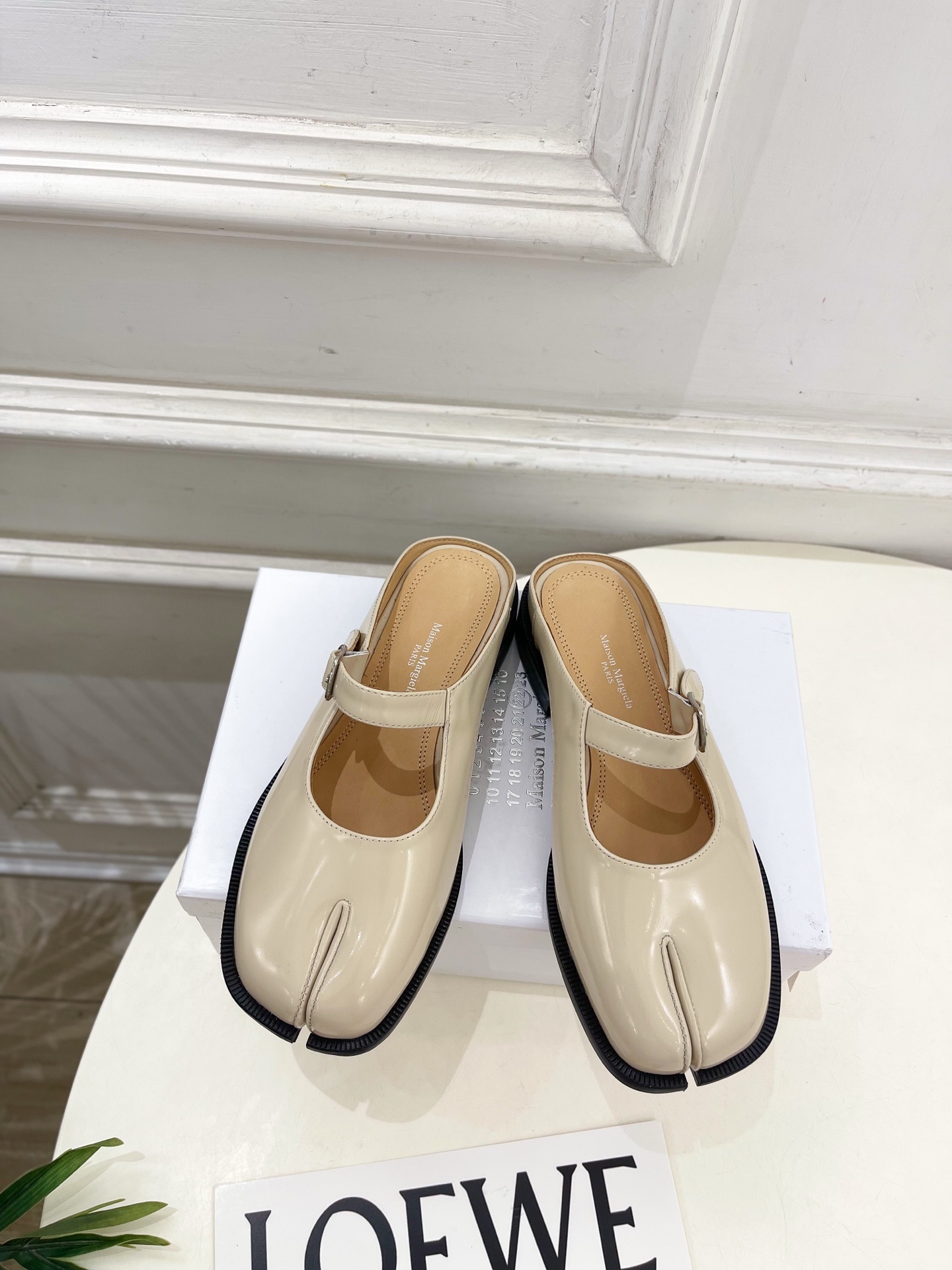 Maison Margiela· MM6马吉拉 2025 春夏新款 复古玛丽珍分趾半拖————————