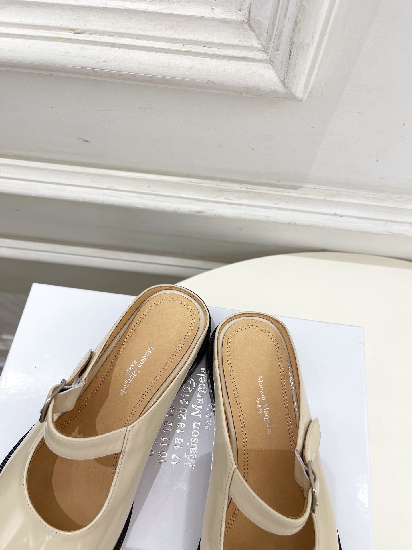 Maison Margiela· MM6马吉拉 2025 春夏新款 复古玛丽珍分趾半拖————————