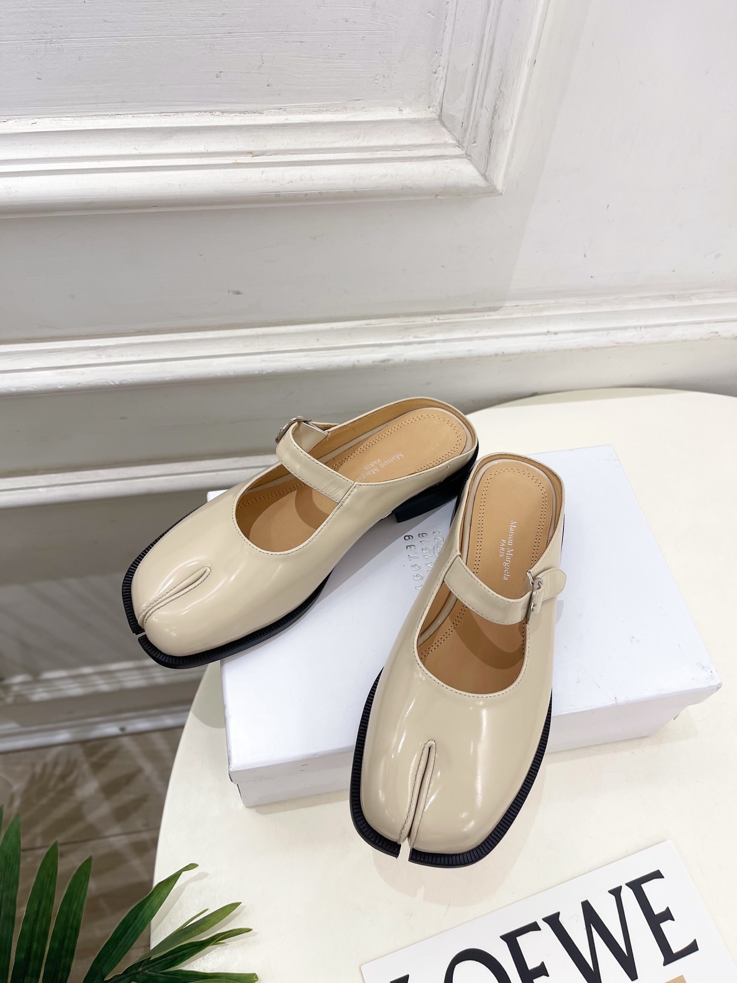 Maison Margiela· MM6马吉拉 2025 春夏新款 复古玛丽珍分趾半拖————————
