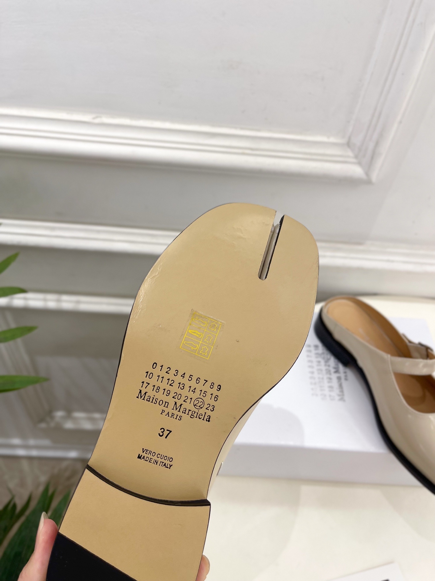 Maison Margiela· MM6马吉拉 2025 春夏新款 复古玛丽珍分趾半拖————————