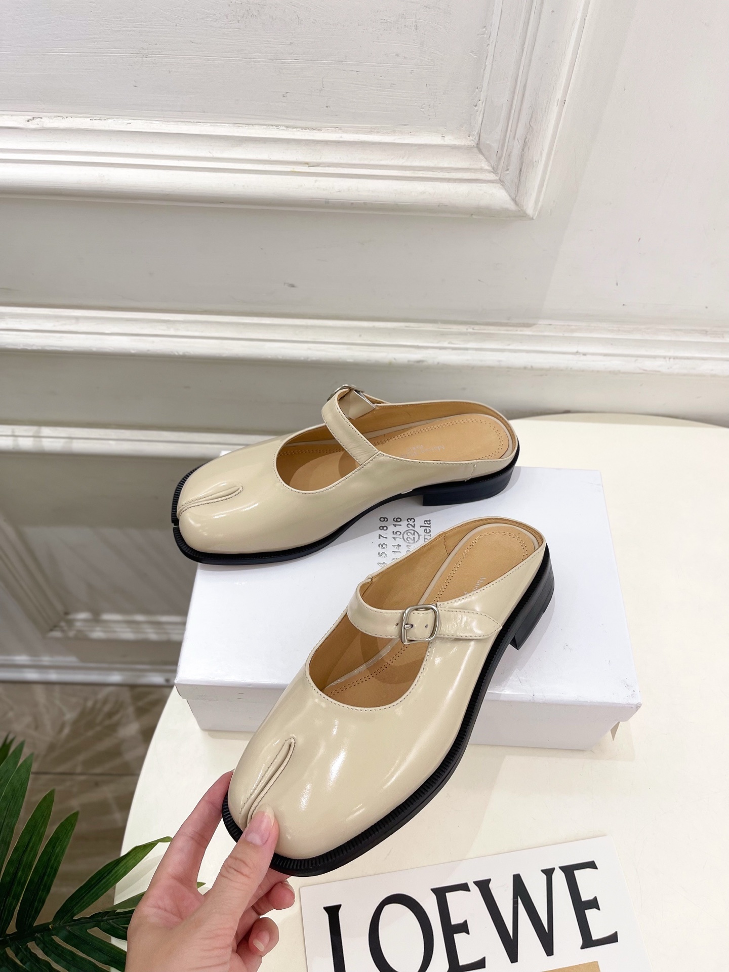 Maison Margiela· MM6马吉拉 2025 春夏新款 复古玛丽珍分趾半拖————————