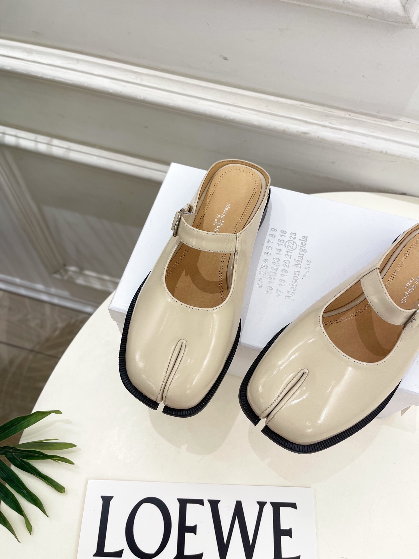 Maison Margiela· MM6马吉拉 2025 春夏新款 复古玛丽珍分趾半拖————————