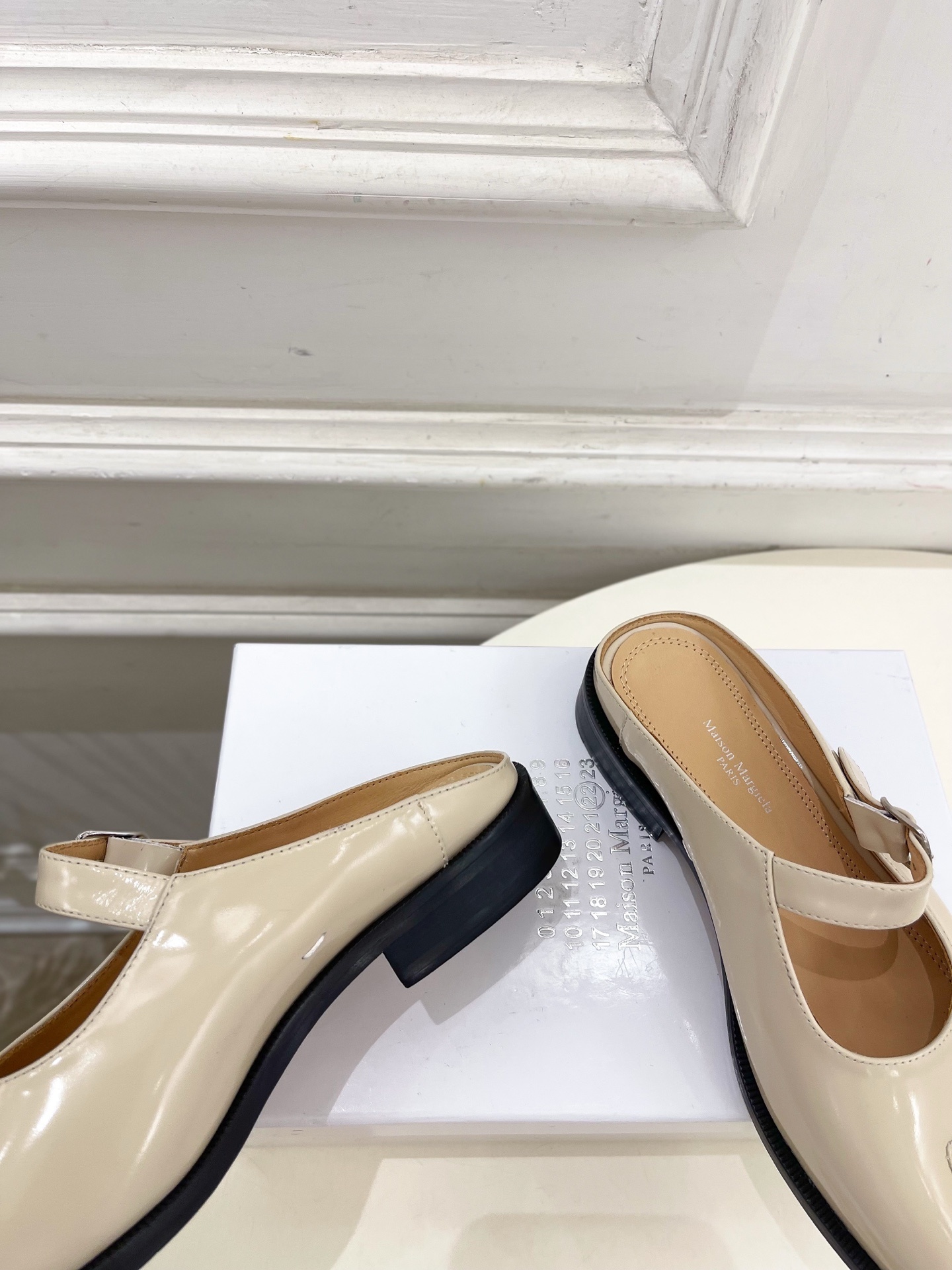 Maison Margiela· MM6马吉拉 2025 春夏新款 复古玛丽珍分趾半拖————————