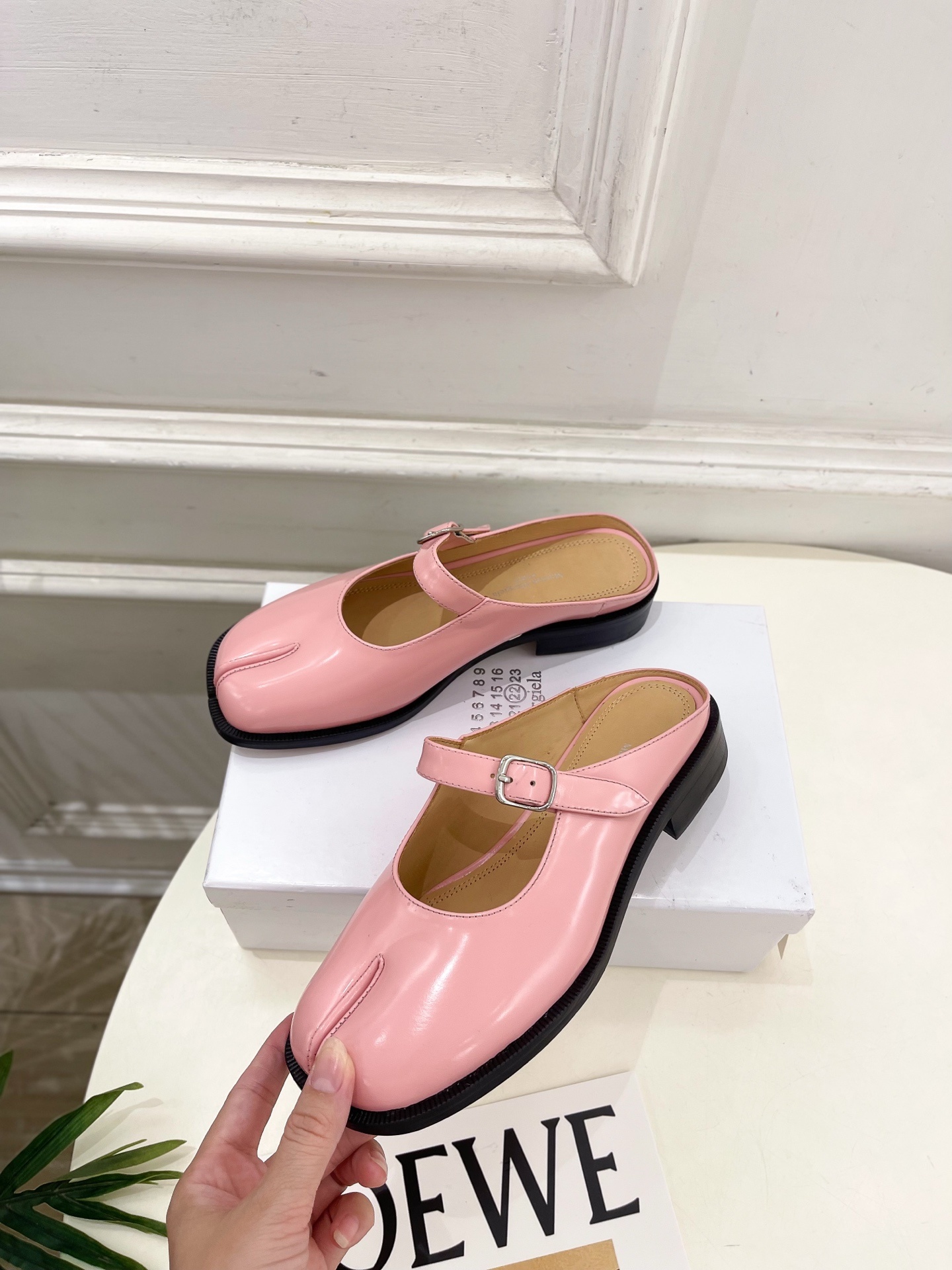Maison Margiela· MM6马吉拉 2025 春夏新款 复古玛丽珍分趾半拖————————