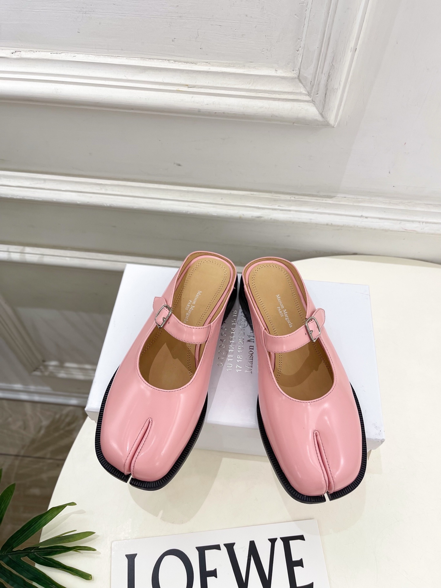 Maison Margiela· MM6马吉拉 2025 春夏新款 复古玛丽珍分趾半拖————————