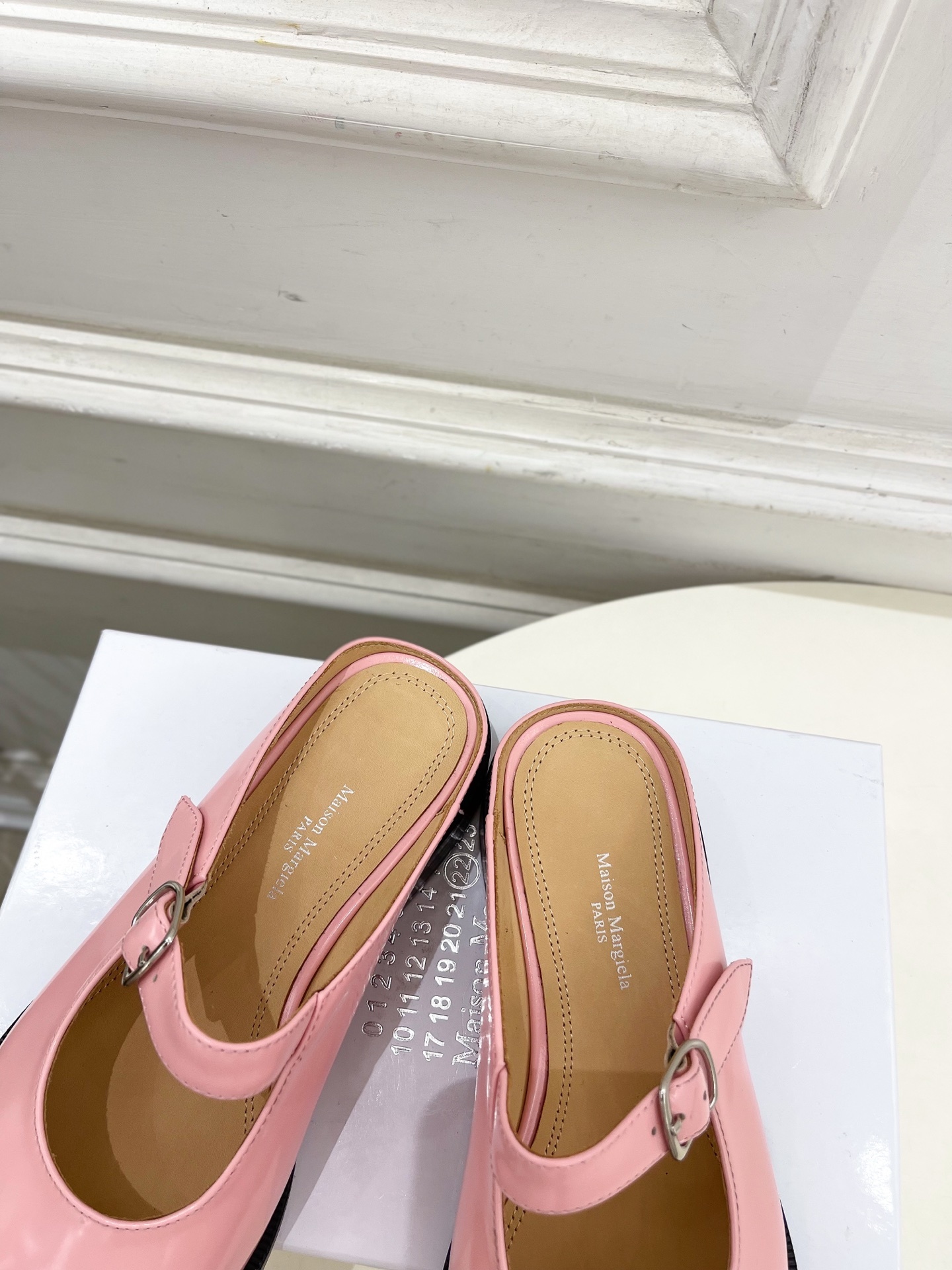 Maison Margiela· MM6马吉拉 2025 春夏新款 复古玛丽珍分趾半拖————————