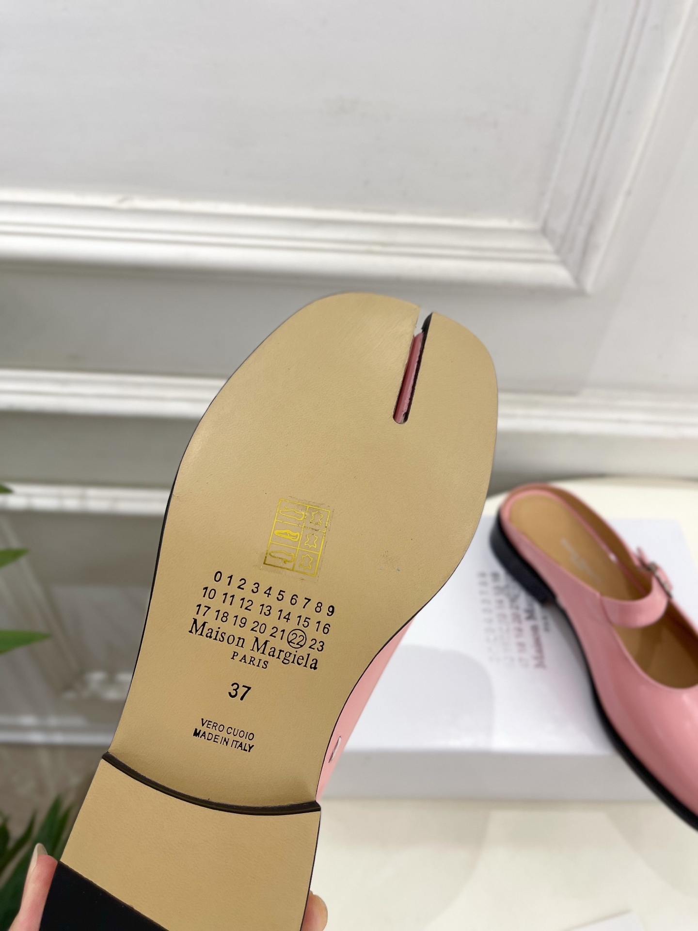 Maison Margiela· MM6马吉拉 2025 春夏新款 复古玛丽珍分趾半拖————————