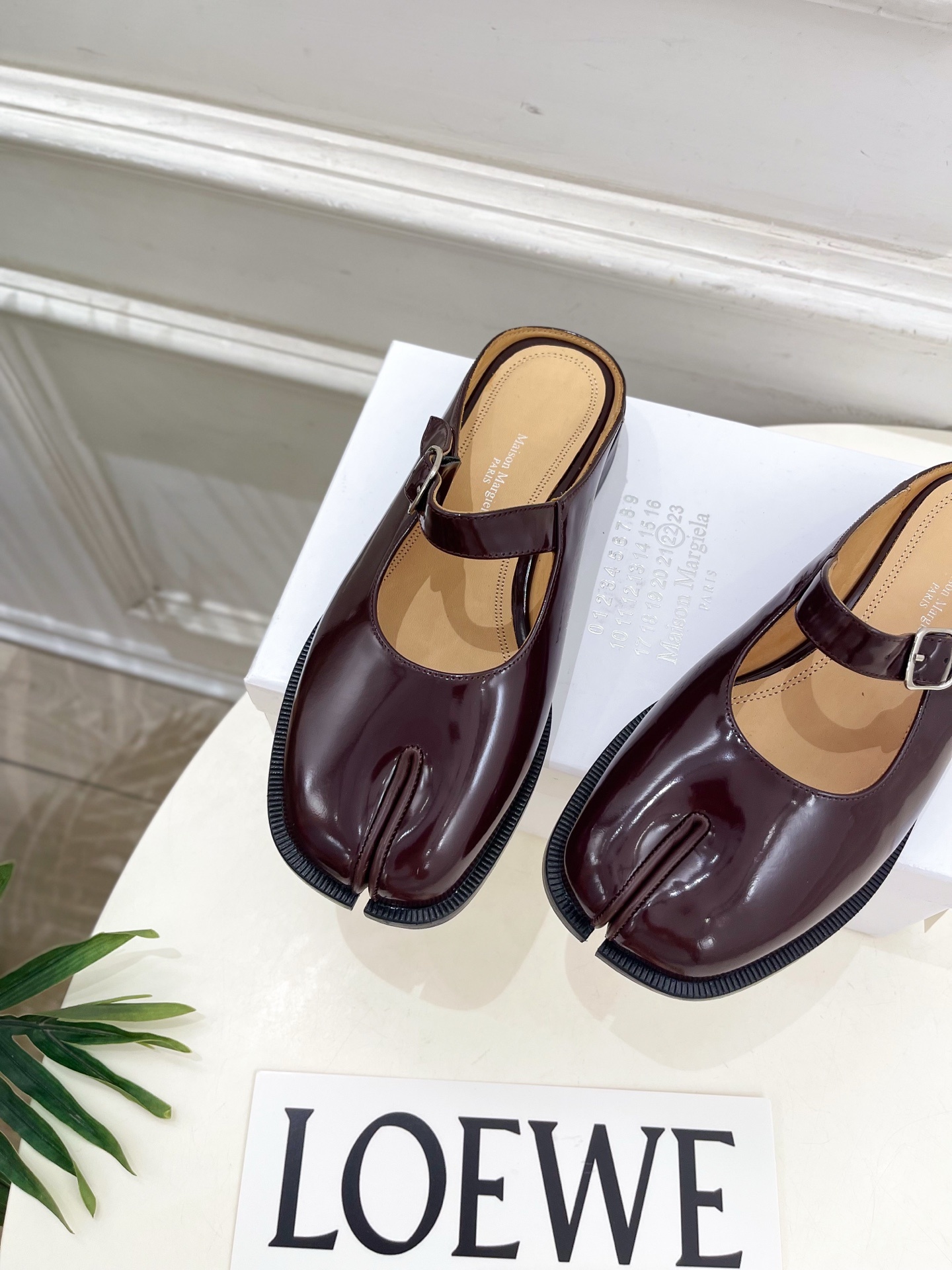 Maison Margiela· MM6马吉拉 2025 春夏新款 复古玛丽珍分趾半拖————————