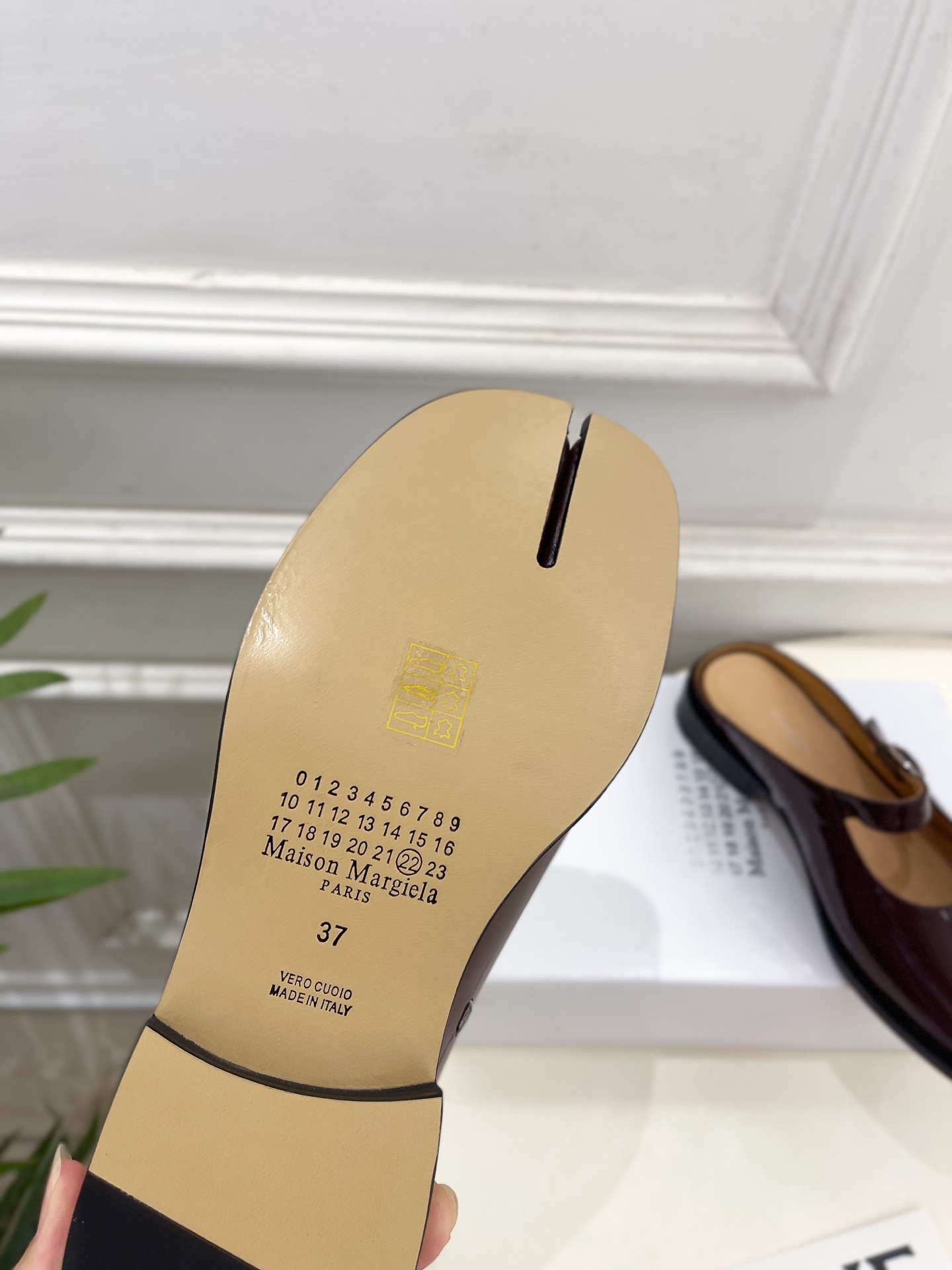 Maison Margiela· MM6马吉拉 2025 春夏新款 复古玛丽珍分趾半拖————————