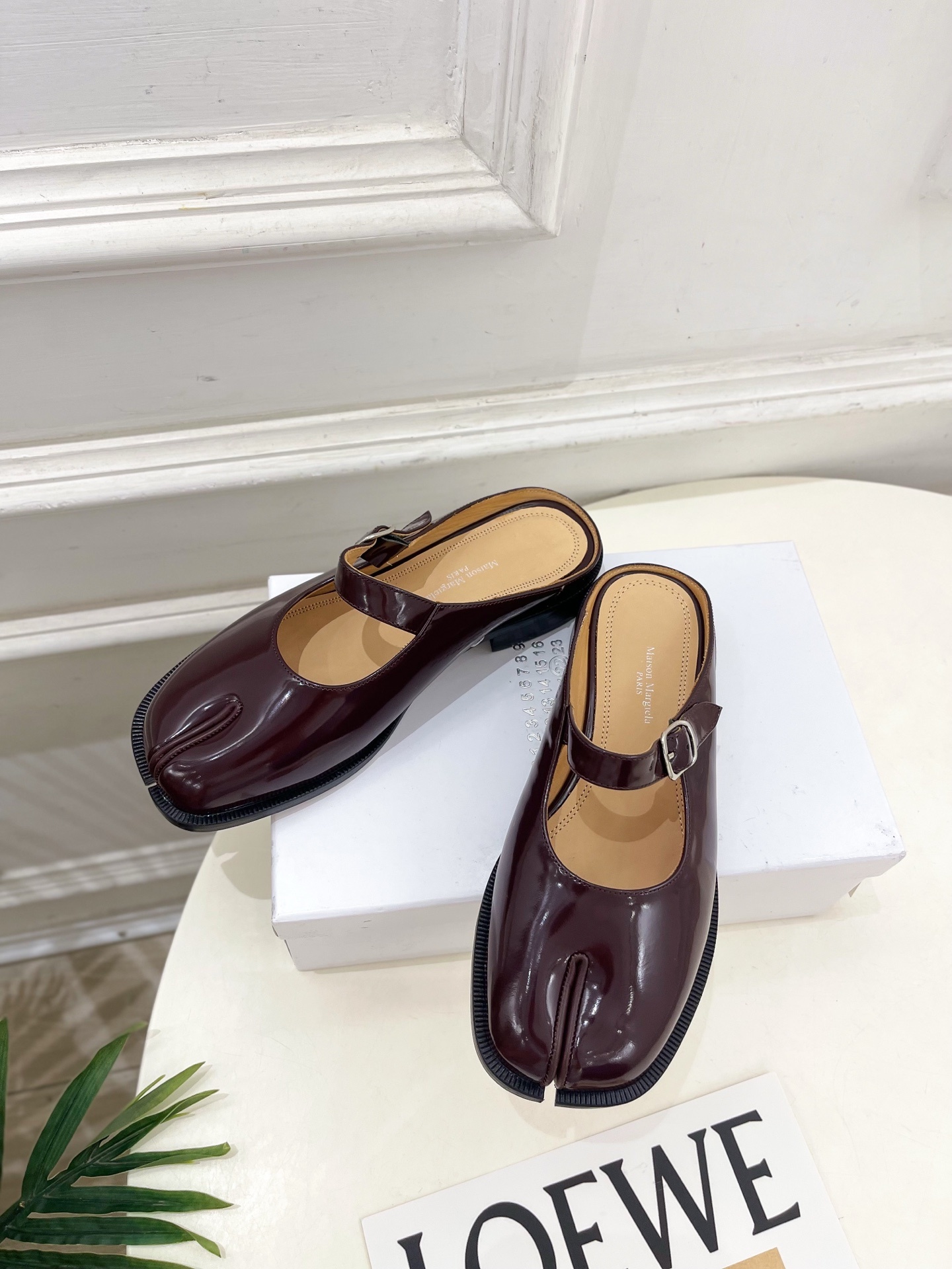 Maison Margiela· MM6马吉拉 2025 春夏新款 复古玛丽珍分趾半拖————————