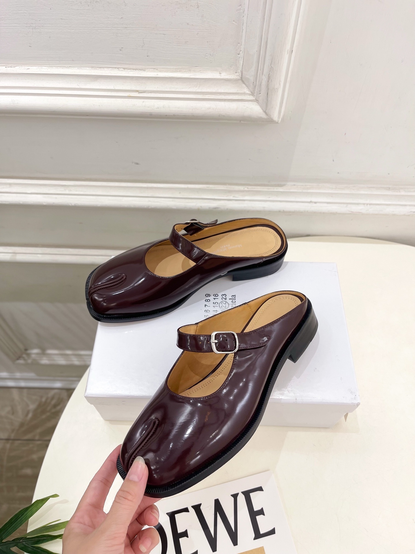 Maison Margiela· MM6马吉拉 2025 春夏新款 复古玛丽珍分趾半拖————————
