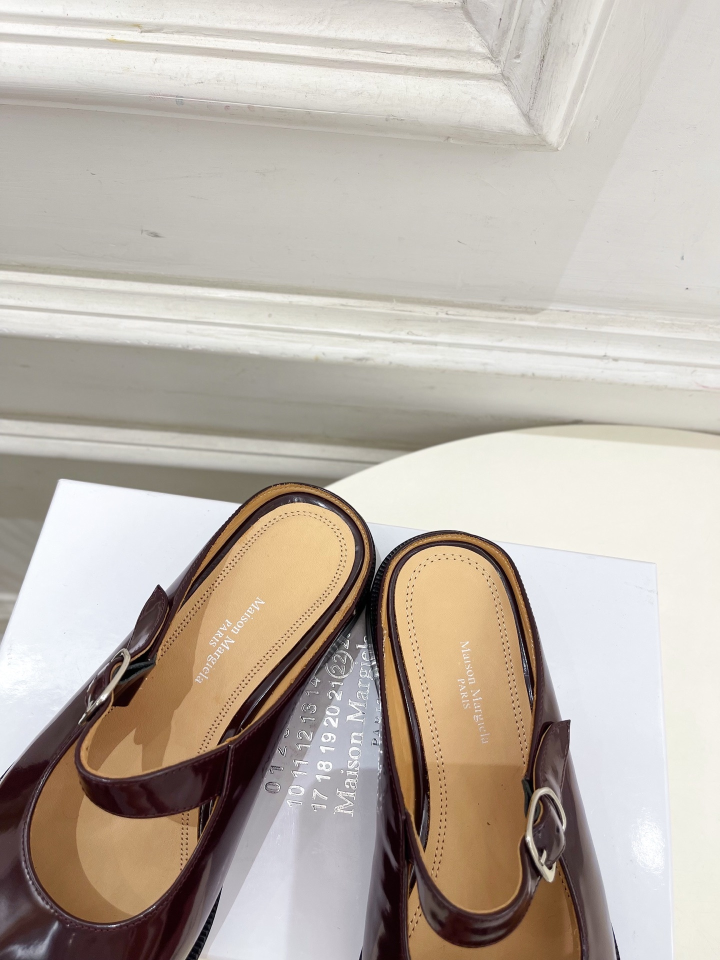 Maison Margiela· MM6马吉拉 2025 春夏新款 复古玛丽珍分趾半拖————————