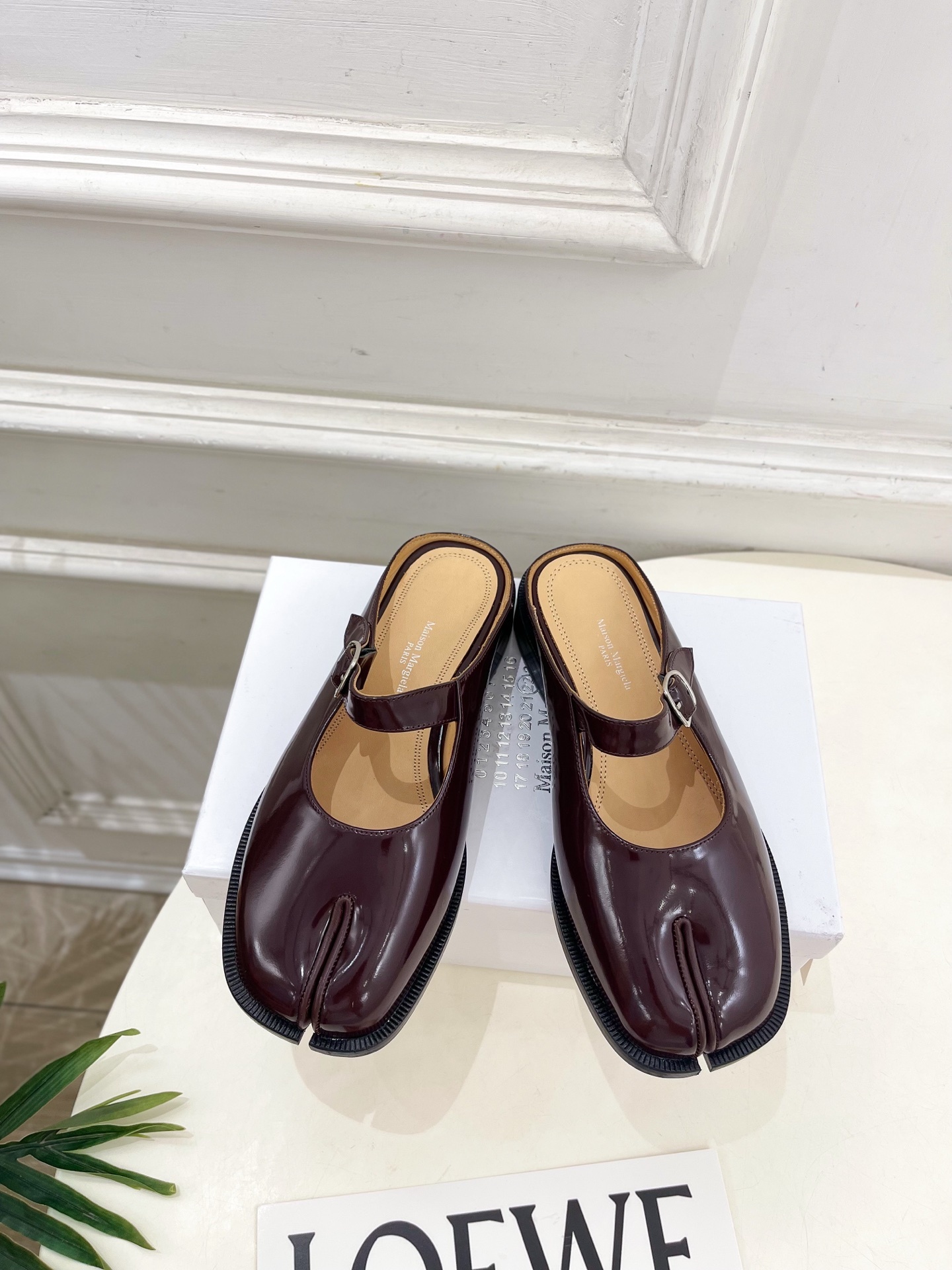 Maison Margiela· MM6马吉拉 2025 春夏新款 复古玛丽珍分趾半拖————————