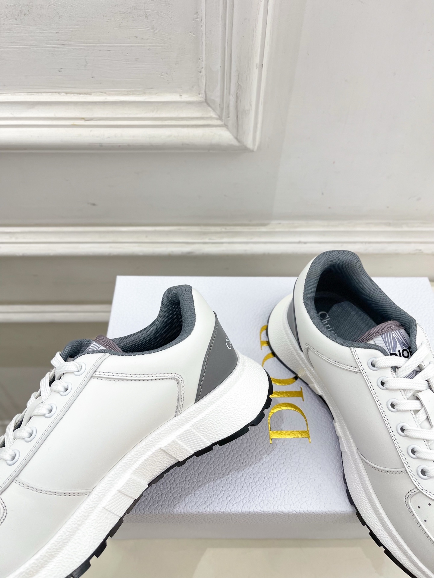 Dior | 迪奥 25𝐬𝐬
🧡💚2025秋冬新品 顶级版本⚠️
专柜主打新款 CD情侣款运动鞋