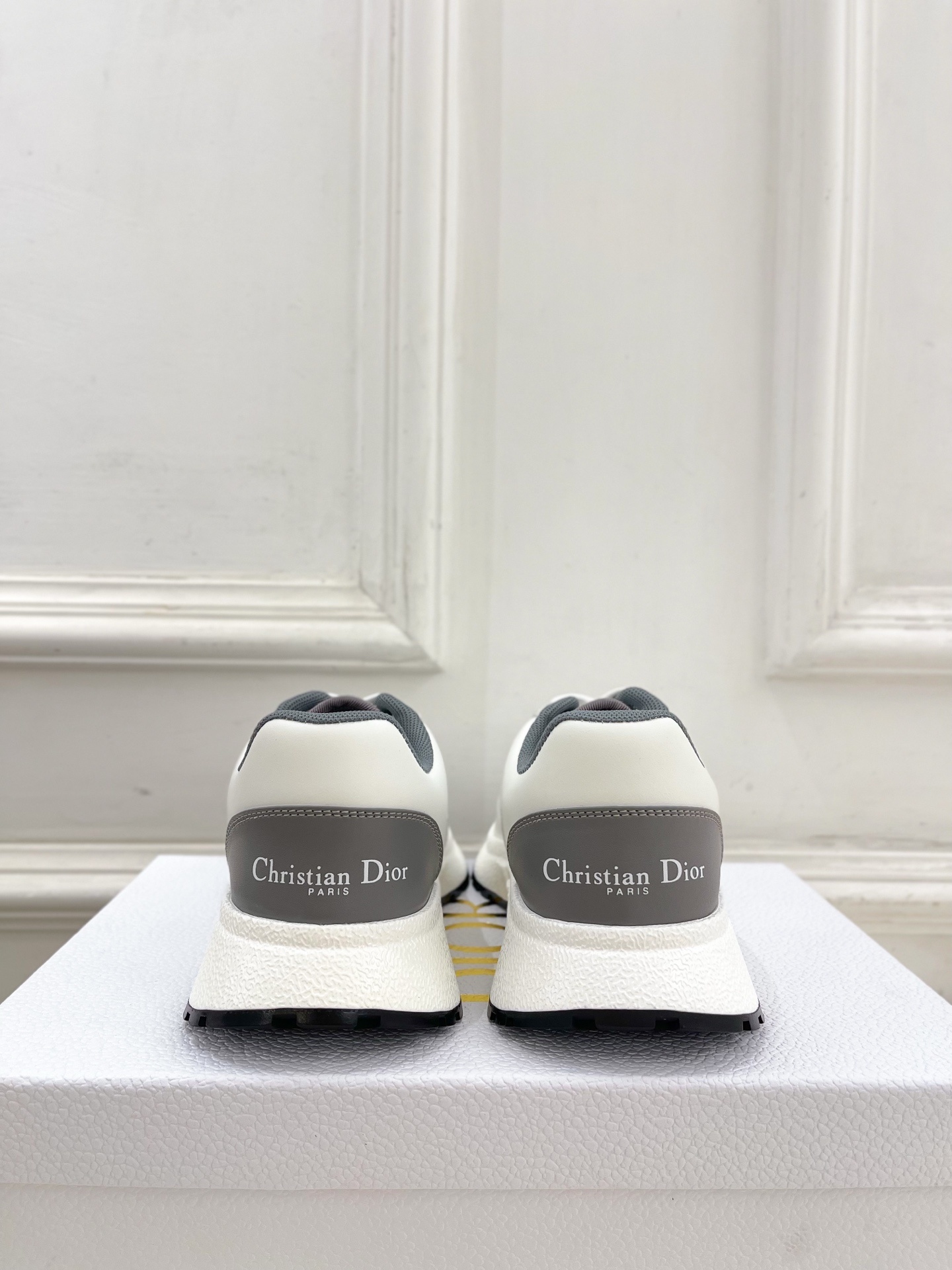Dior | 迪奥 25𝐬𝐬
🧡💚2025秋冬新品 顶级版本⚠️
专柜主打新款 CD情侣款运动鞋